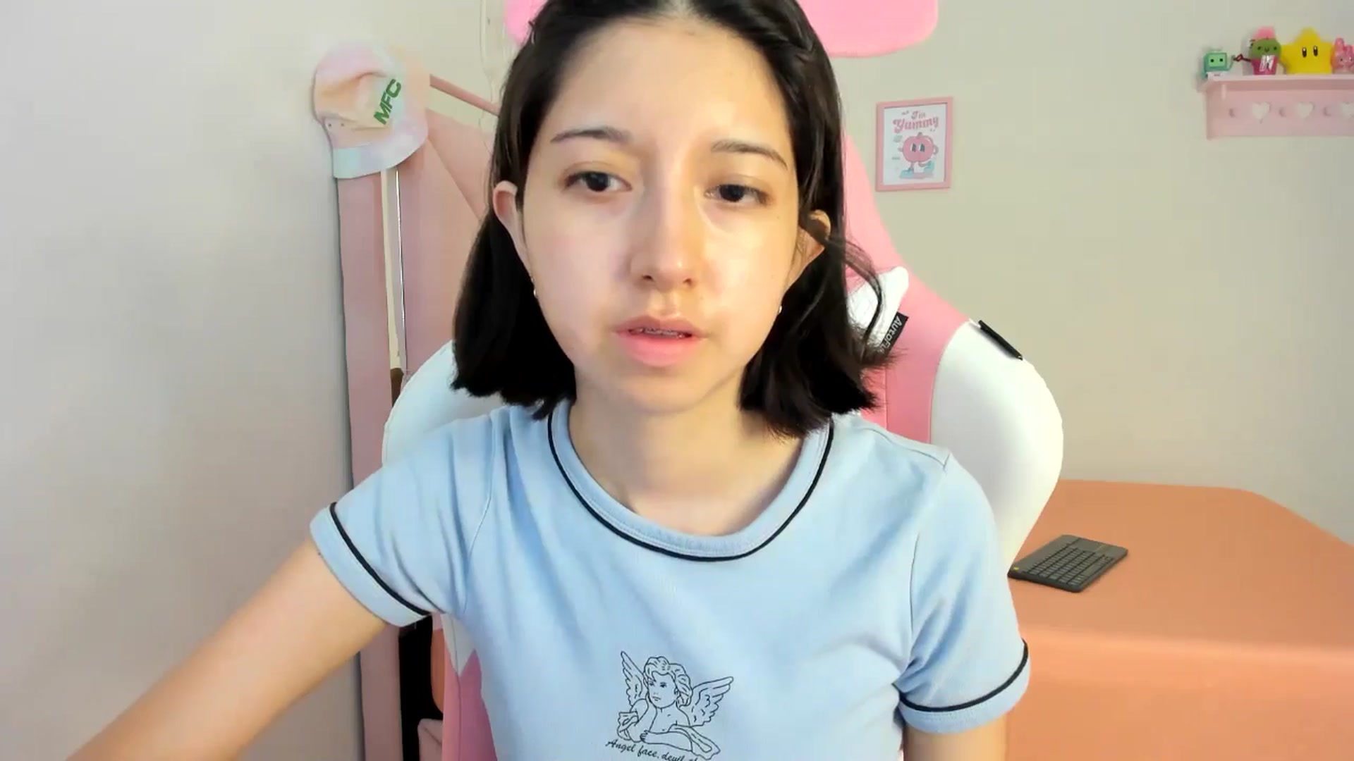 Gallery image thumbnail from Cherrycute666's myfreecams stream on, 07/21/2024, 24:00 image 19 of 20