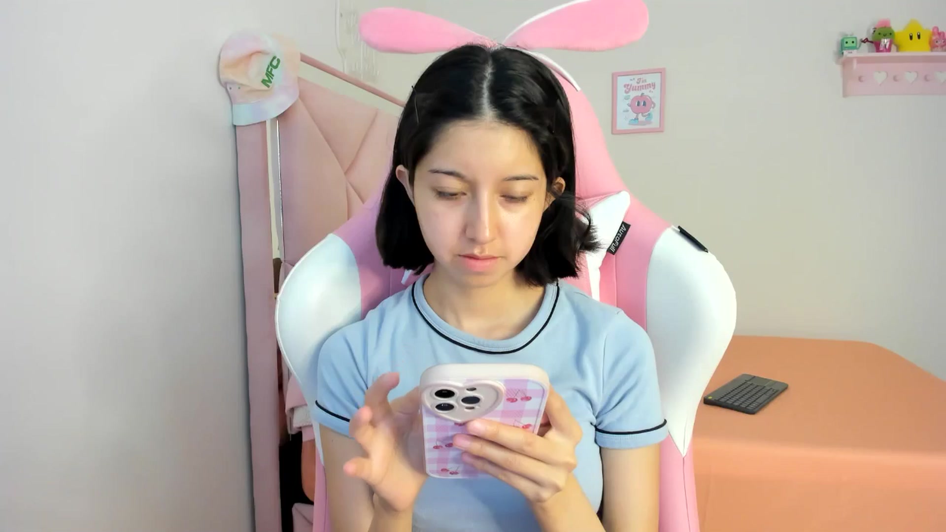 Gallery image thumbnail from Cherrycute666's myfreecams stream on, 07/21/2024, 24:00 image 16 of 20