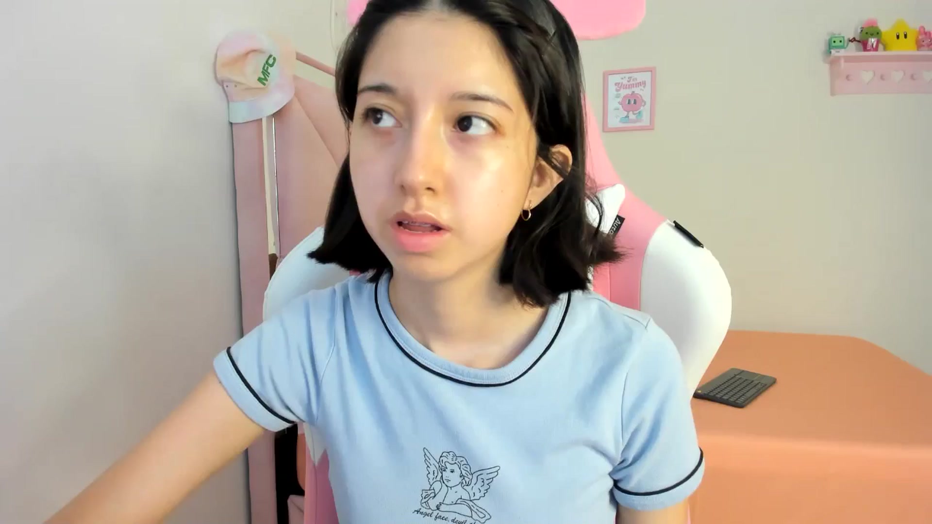 Gallery image thumbnail from Cherrycute666's myfreecams stream on, 07/21/2024, 24:00 image 18 of 20