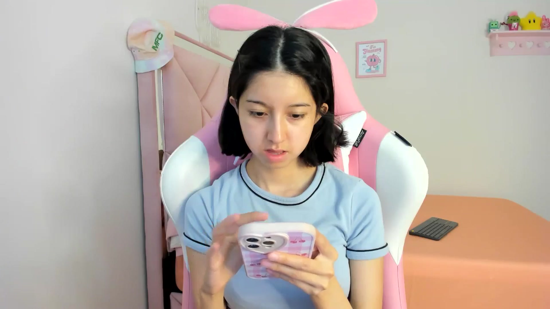 Gallery image thumbnail from Cherrycute666's myfreecams stream on, 07/21/2024, 24:00 image 15 of 20