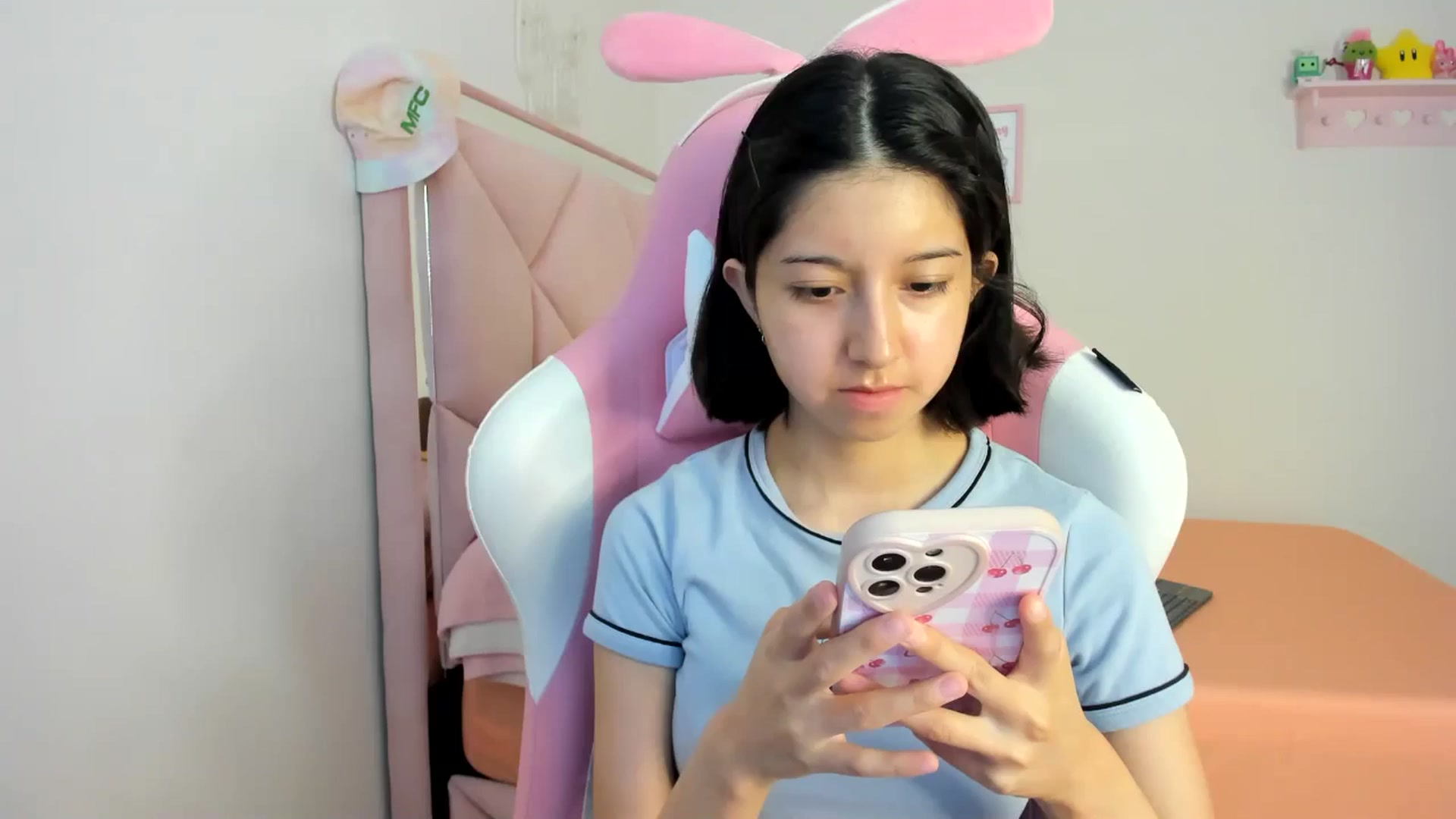 Gallery image thumbnail from Cherrycute666's myfreecams stream on, 07/21/2024, 24:34 image 1 of 20