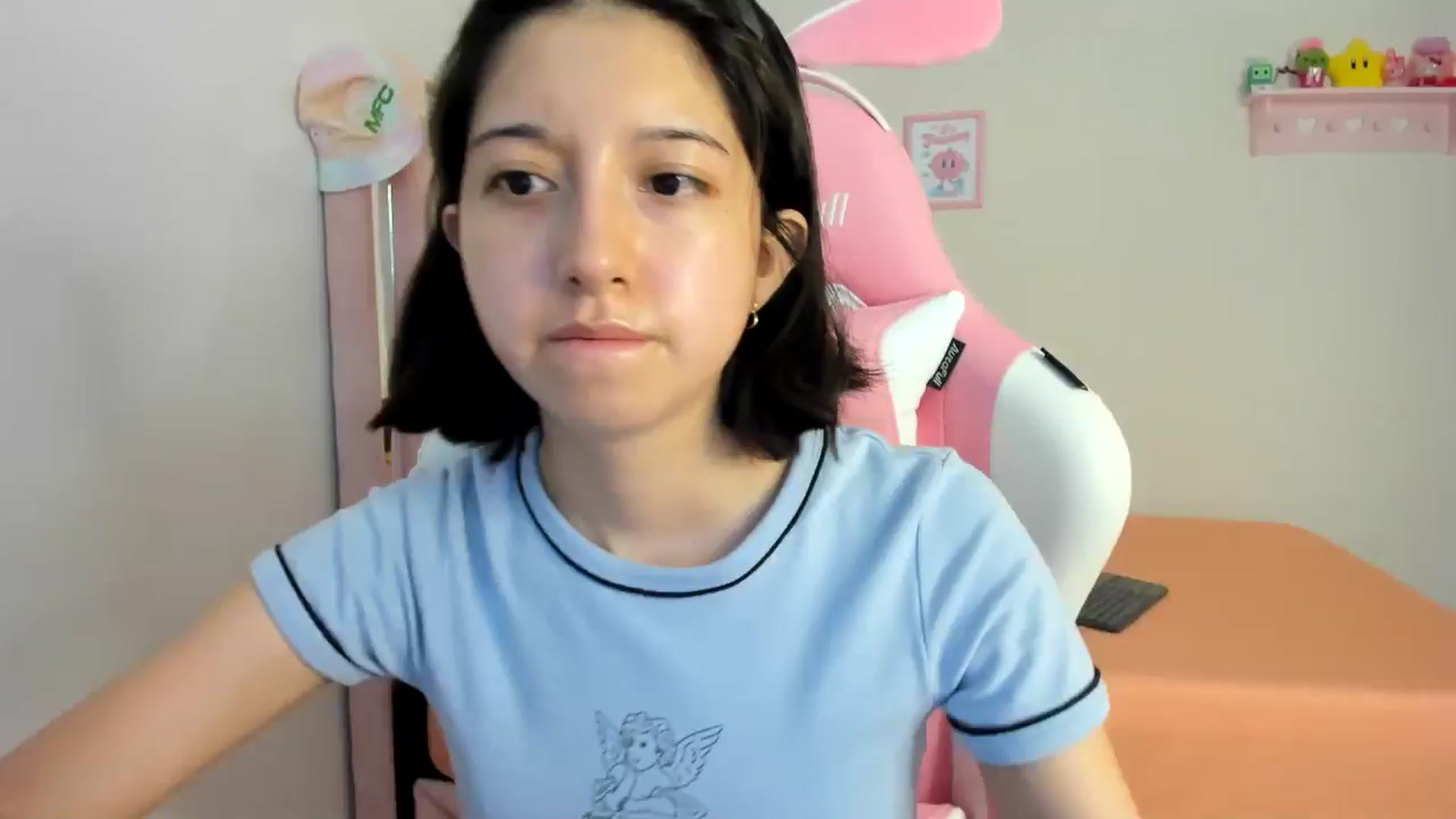 Gallery image thumbnail from Cherrycute666's myfreecams stream on, 07/21/2024, 24:34 image 10 of 20