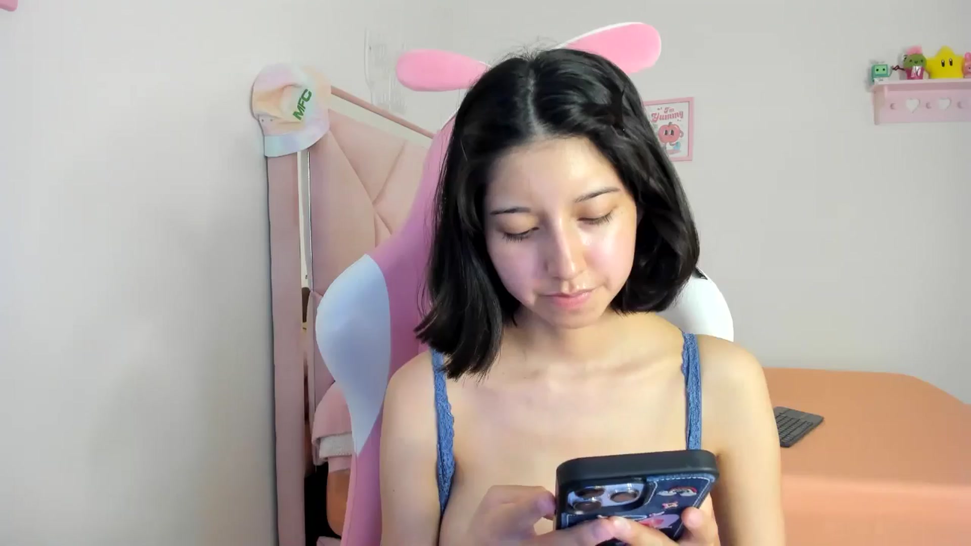 Gallery image thumbnail from Cherrycute666's myfreecams stream on, 07/21/2024, 01:56 image 3 of 20