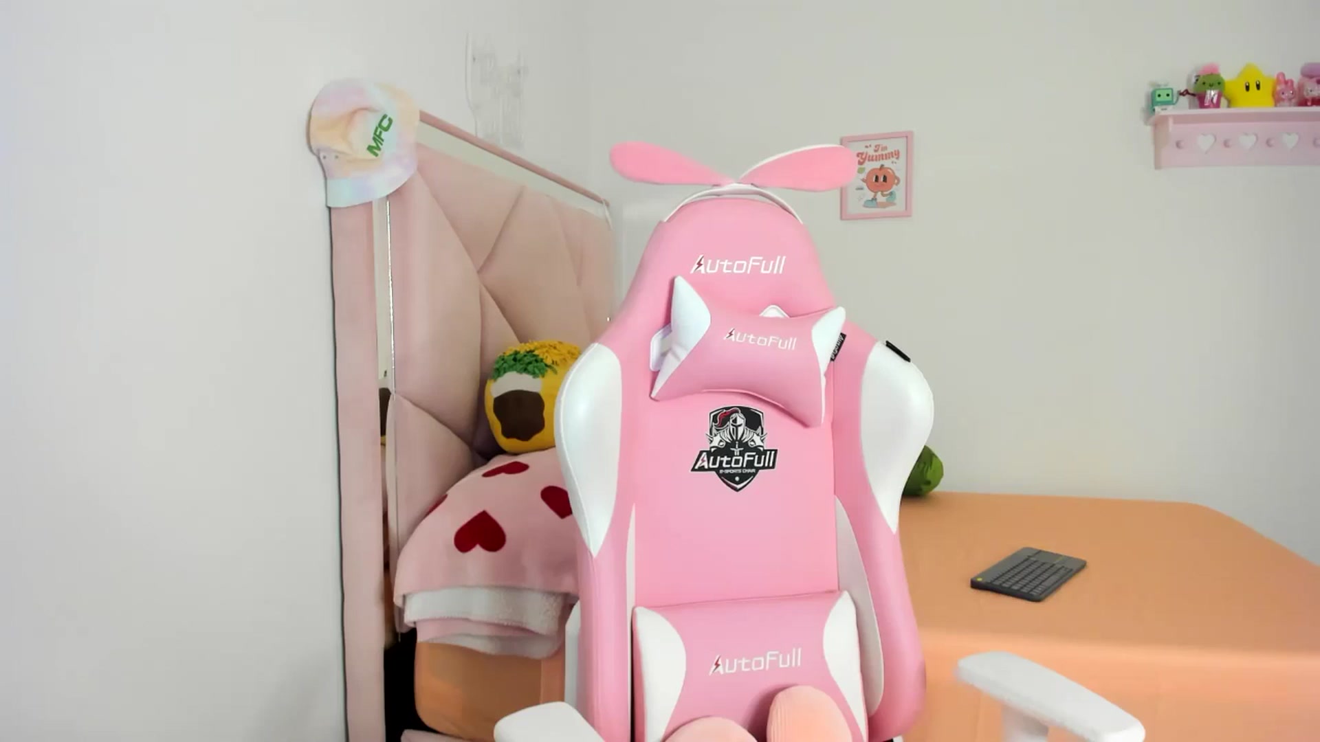 Gallery image thumbnail from Cherrycute666's myfreecams stream on, 07/21/2024, 01:56 image 10 of 20