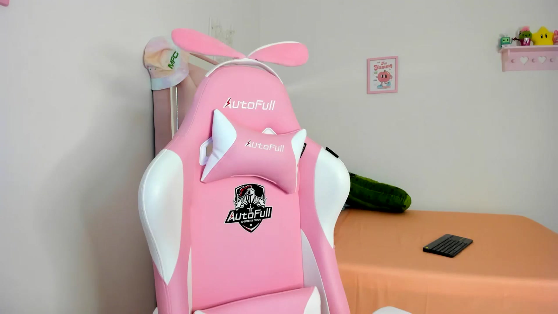 Gallery image thumbnail from Cherrycute666's myfreecams stream on, 07/21/2024, 01:56 image 4 of 20