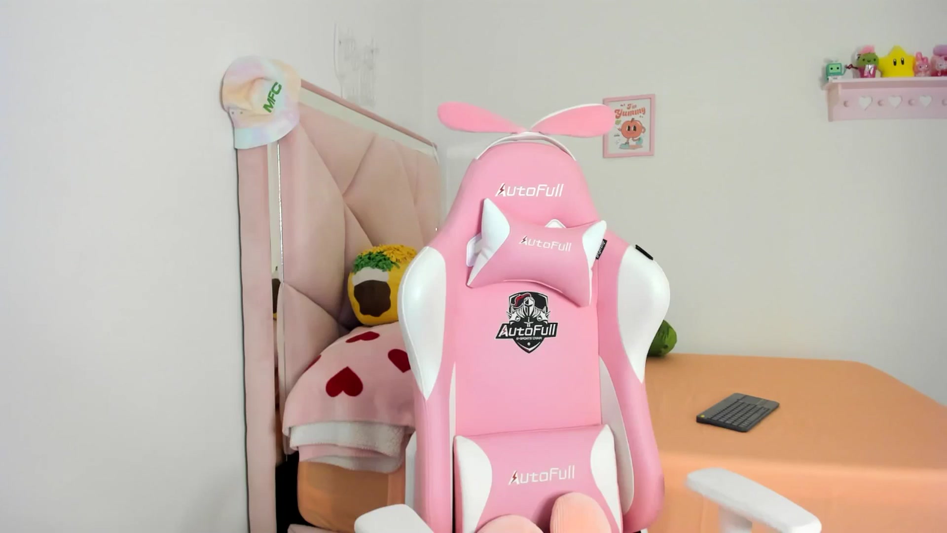 Gallery image thumbnail from Cherrycute666's myfreecams stream on, 07/21/2024, 01:56 image 11 of 20