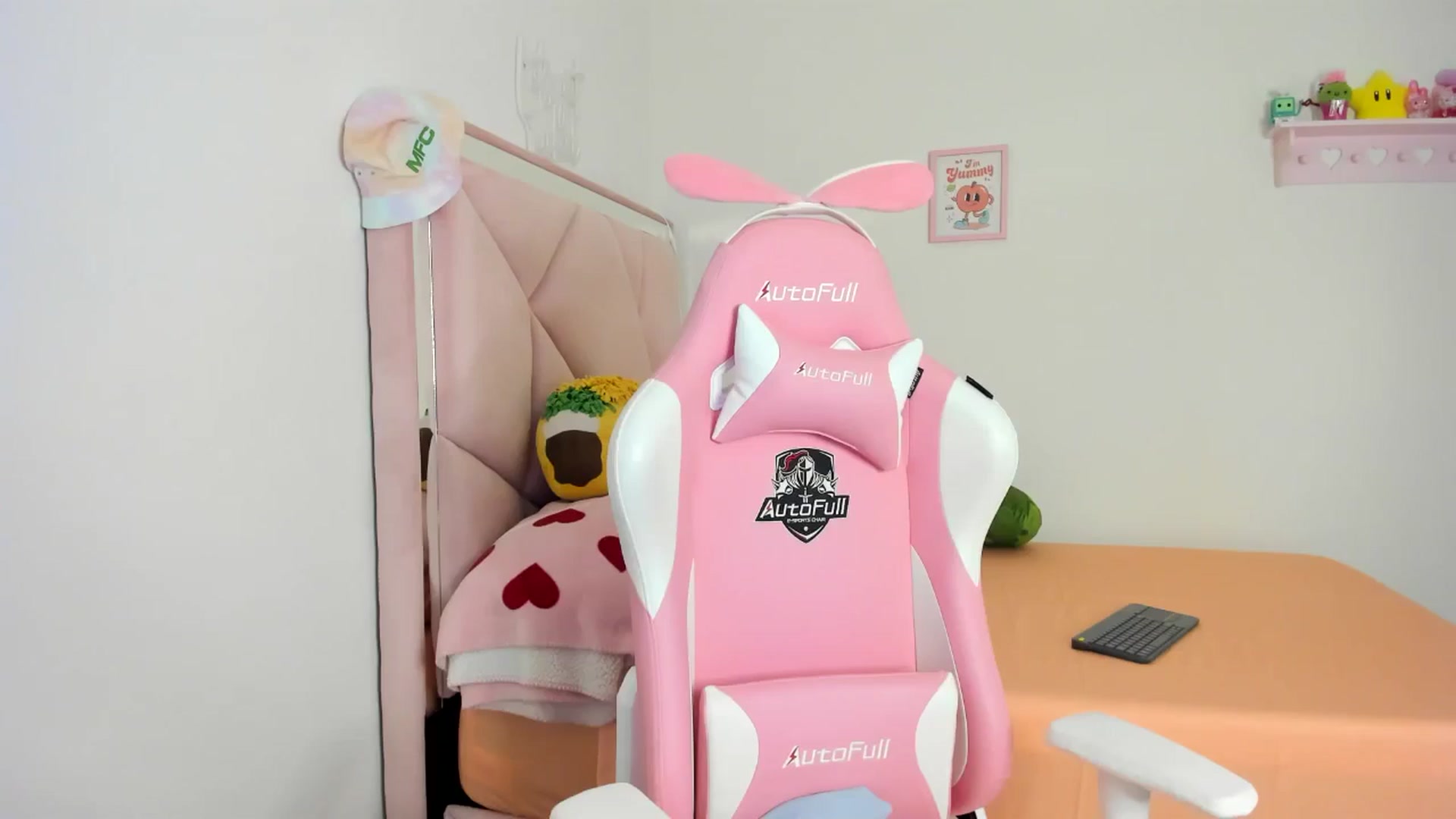 Gallery image thumbnail from Cherrycute666's myfreecams stream on, 07/21/2024, 01:56 image 9 of 20