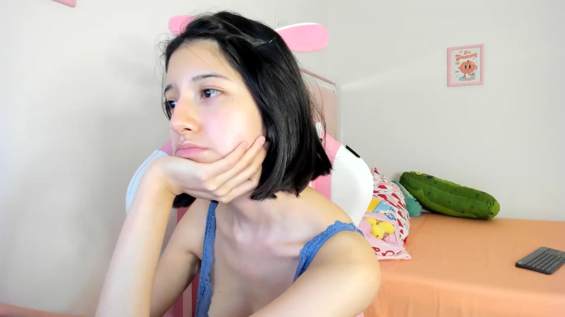 Gallery image thumbnail from Cherrycute666's myfreecams stream on, 07/21/2024, 11:15 image 6 of 20