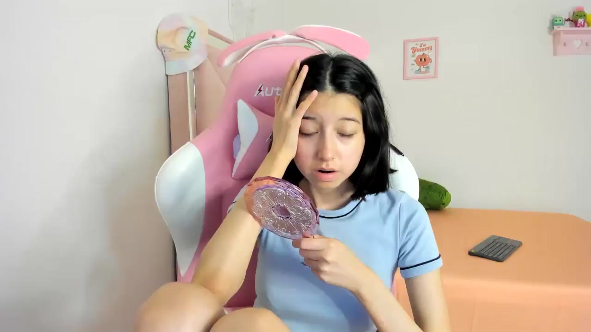 Gallery image thumbnail from Cherrycute666's myfreecams stream on, 07/21/2024, 11:15 image 16 of 20