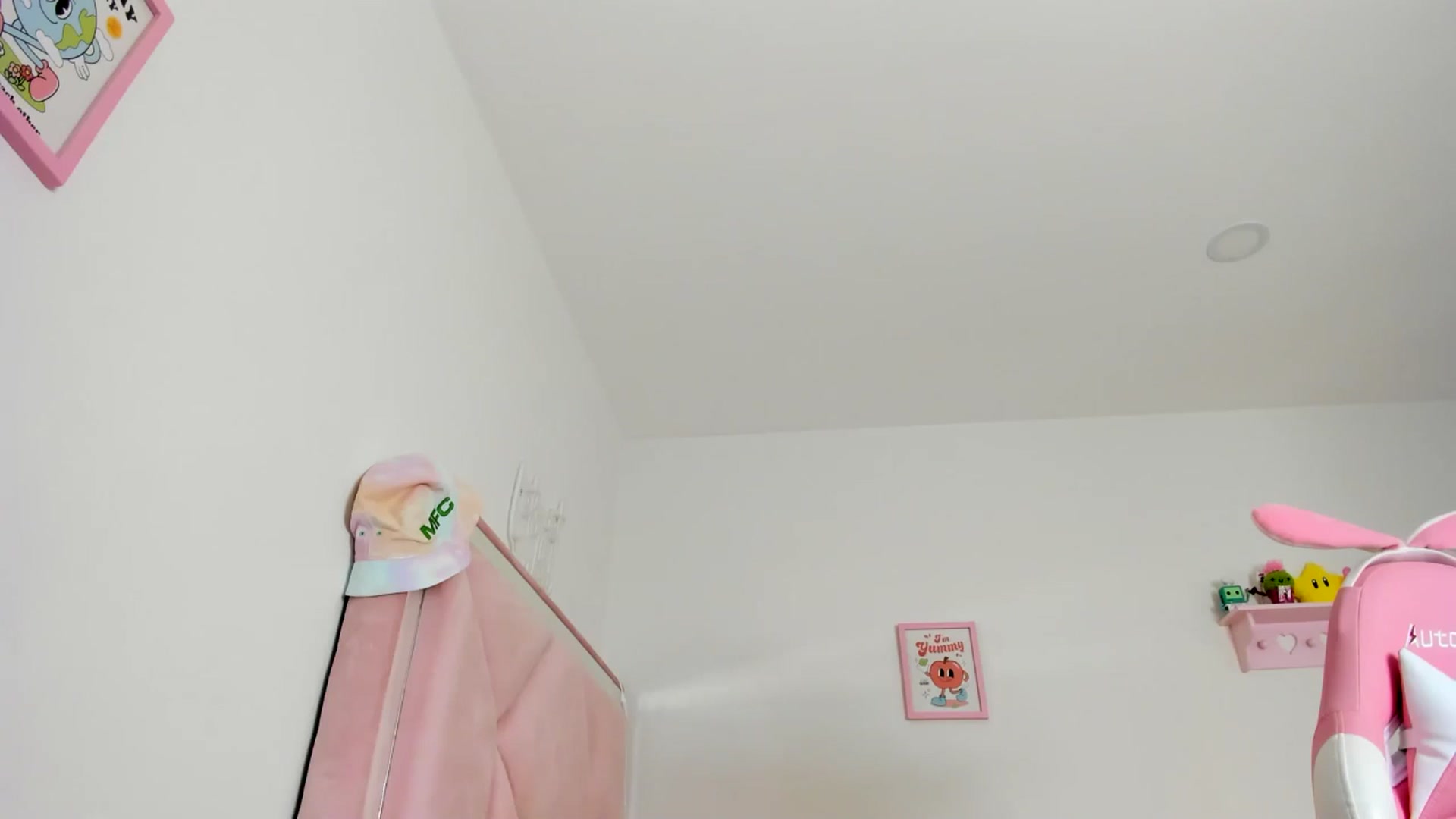 Gallery image thumbnail from Cherrycute666's myfreecams stream on, 07/21/2024, 11:15 image 11 of 20