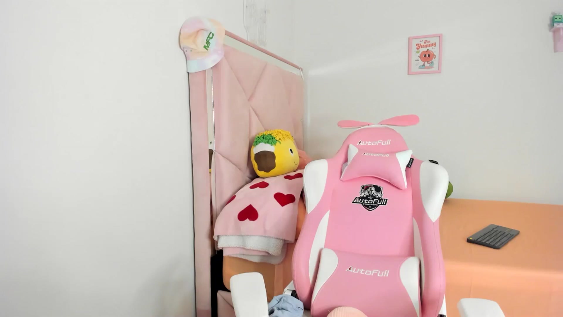 Gallery image thumbnail from Cherrycute666's myfreecams stream on, 07/21/2024, 11:15 image 13 of 20