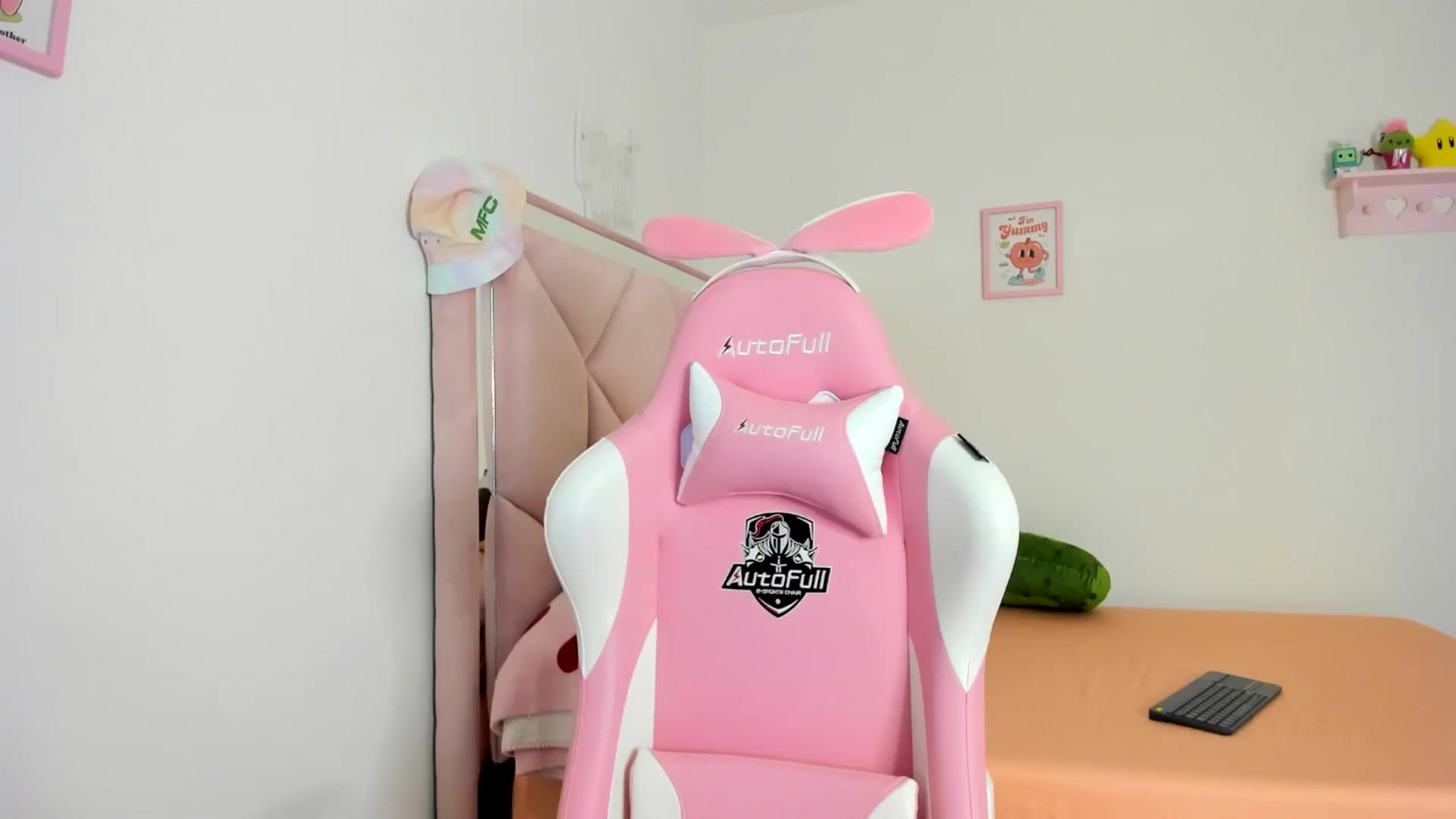 Gallery image thumbnail from Cherrycute666's myfreecams stream on, 07/21/2024, 11:15 image 1 of 20