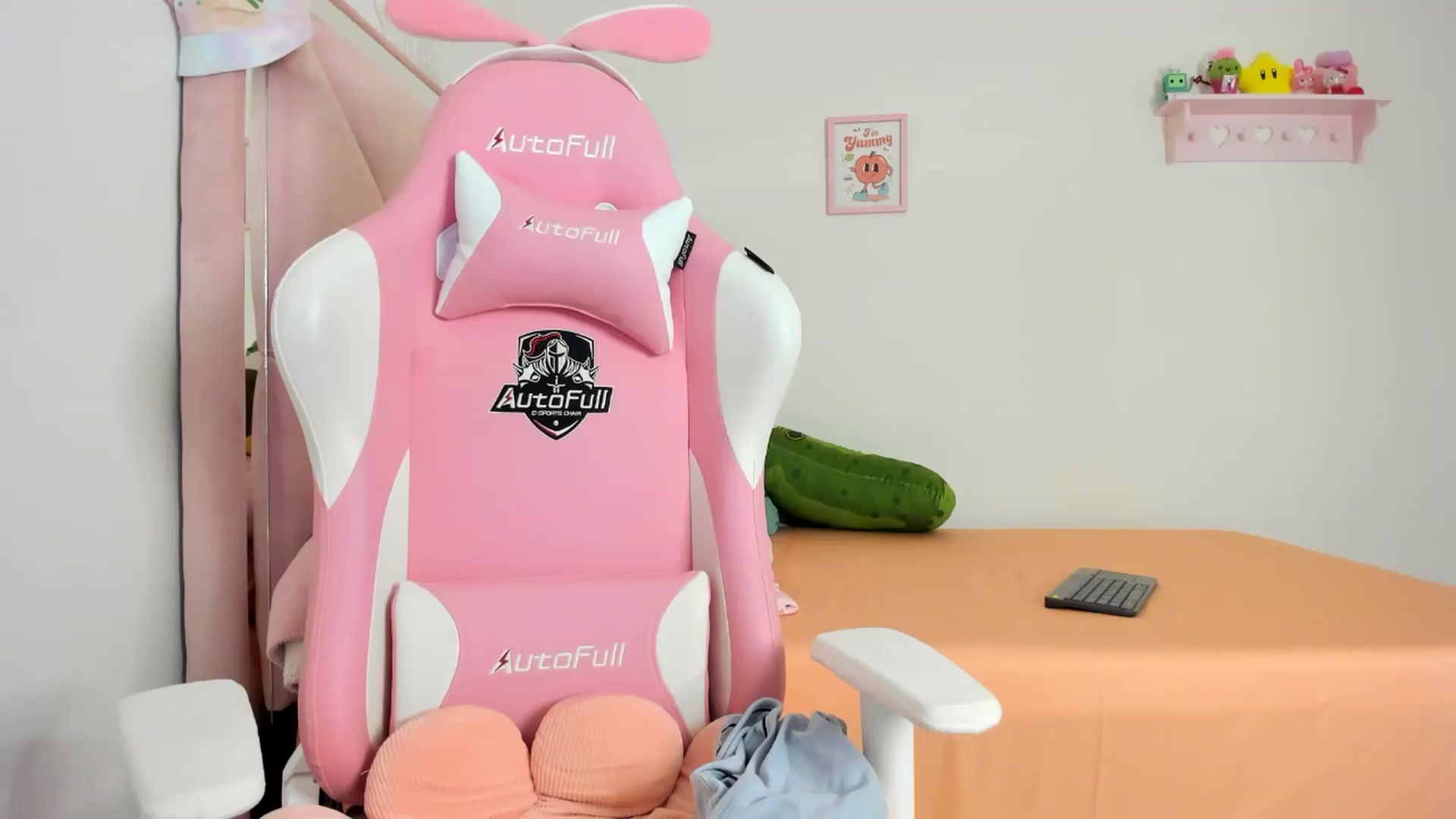 Gallery image thumbnail from Cherrycute666's myfreecams stream on, 07/21/2024, 11:15 image 3 of 20