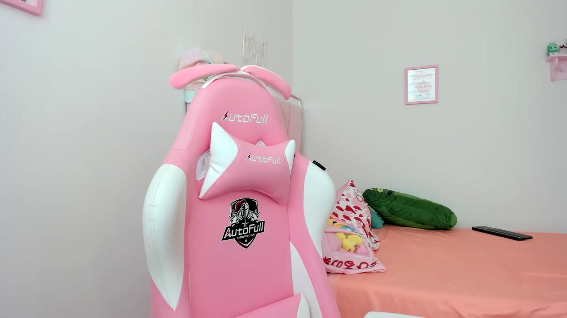 Gallery image thumbnail from Cherrycute666's myfreecams stream on, 07/21/2024, 15:34 image 7 of 20