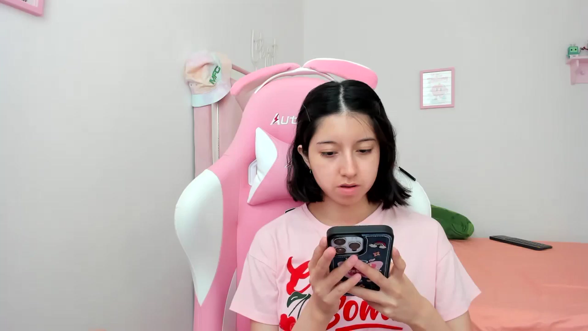 Gallery image thumbnail from Cherrycute666's myfreecams stream on, 07/21/2024, 15:34 image 9 of 20