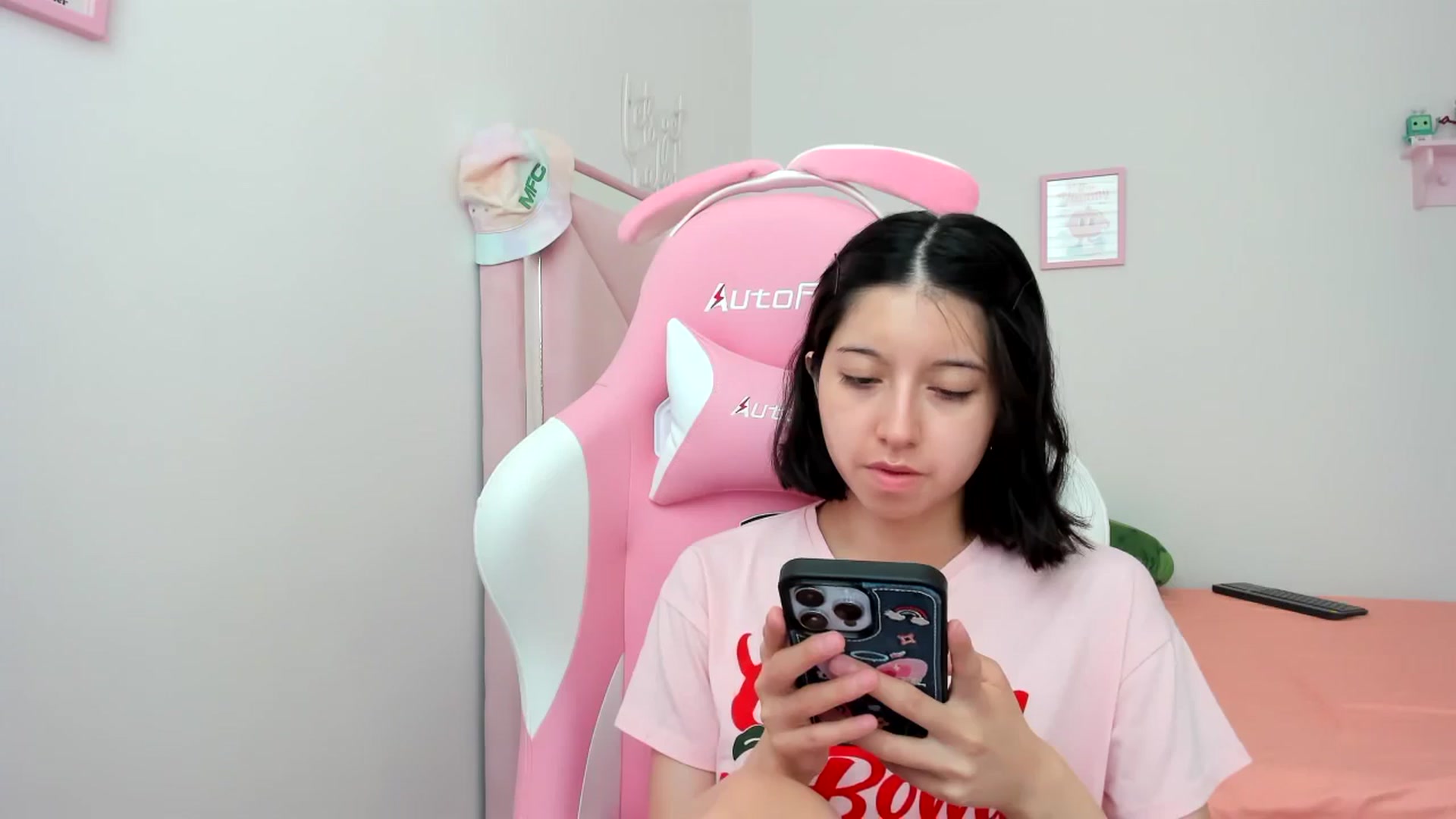 Gallery image thumbnail from Cherrycute666's myfreecams stream on, 07/21/2024, 15:34 image 12 of 20