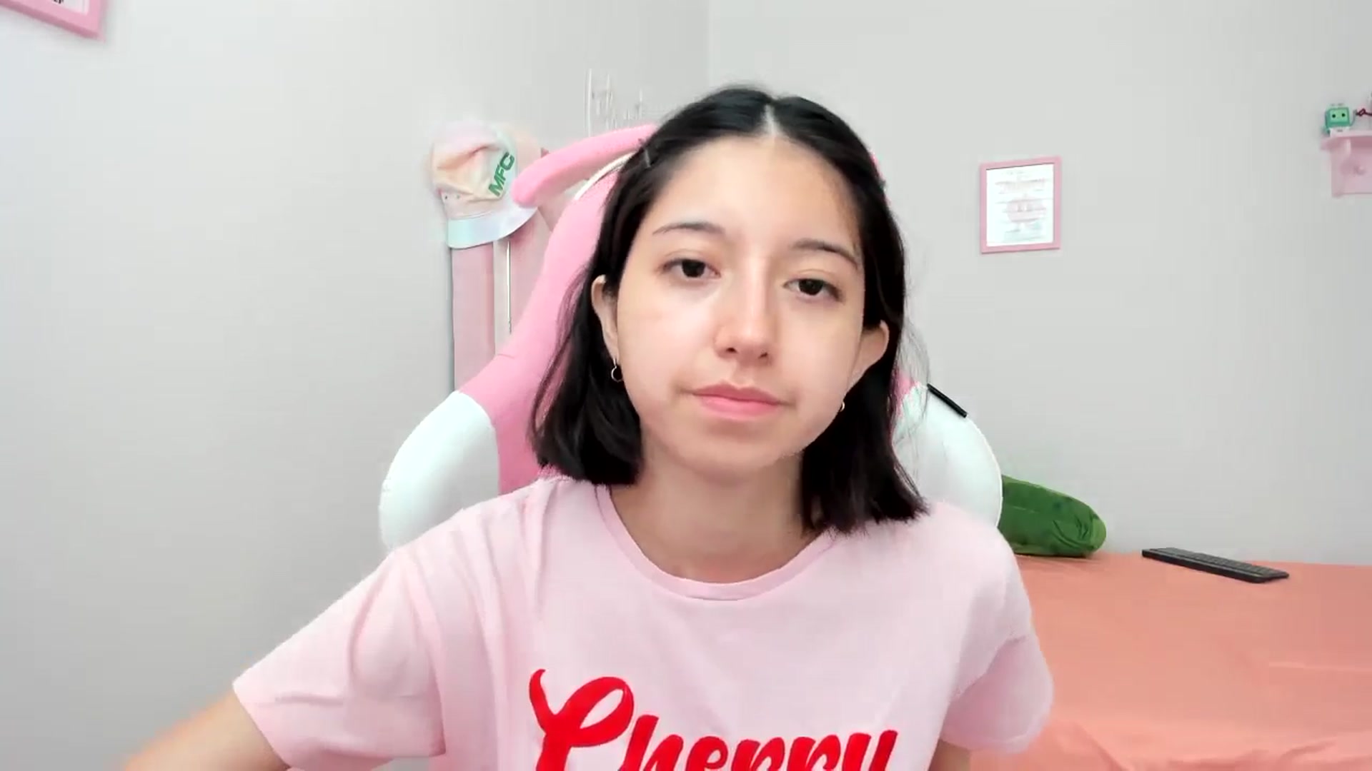 Gallery image thumbnail from Cherrycute666's myfreecams stream on, 07/21/2024, 15:34 image 13 of 20
