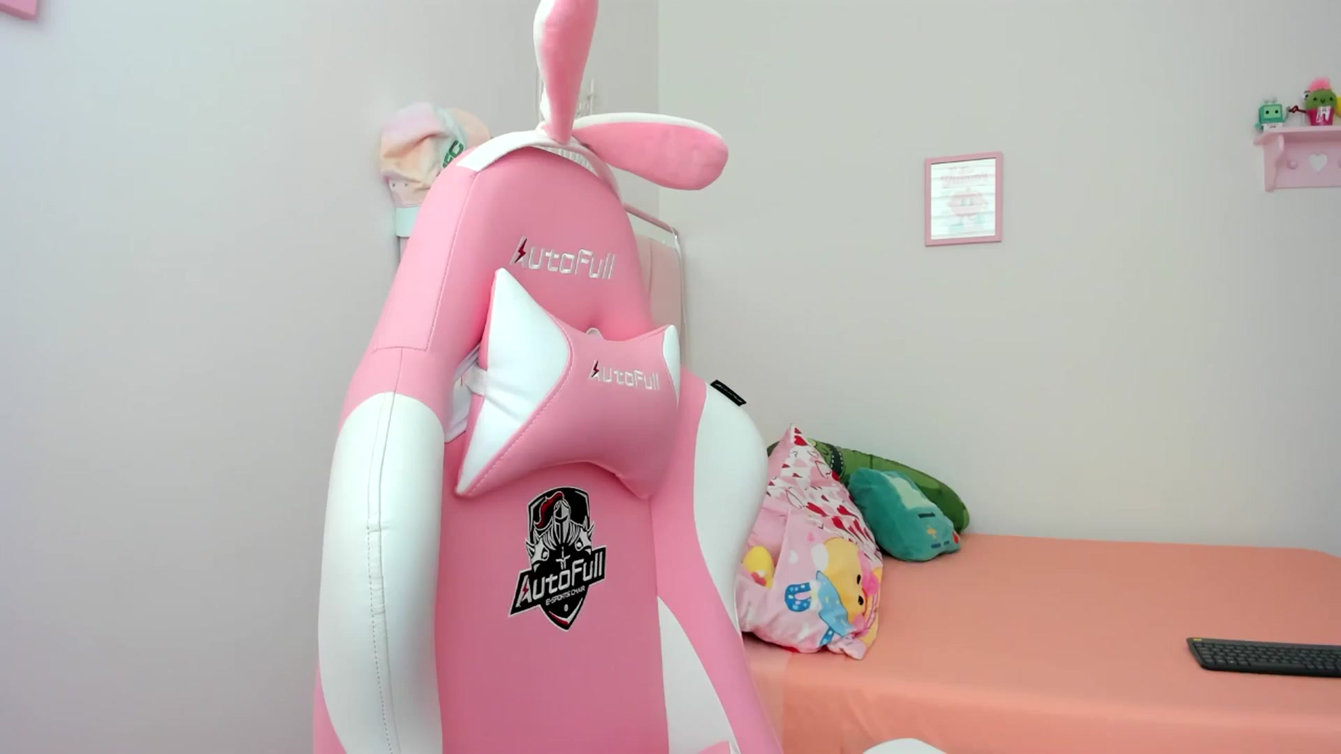 Gallery image thumbnail from Cherrycute666's myfreecams stream on, 07/26/2024, 21:41 image 15 of 20