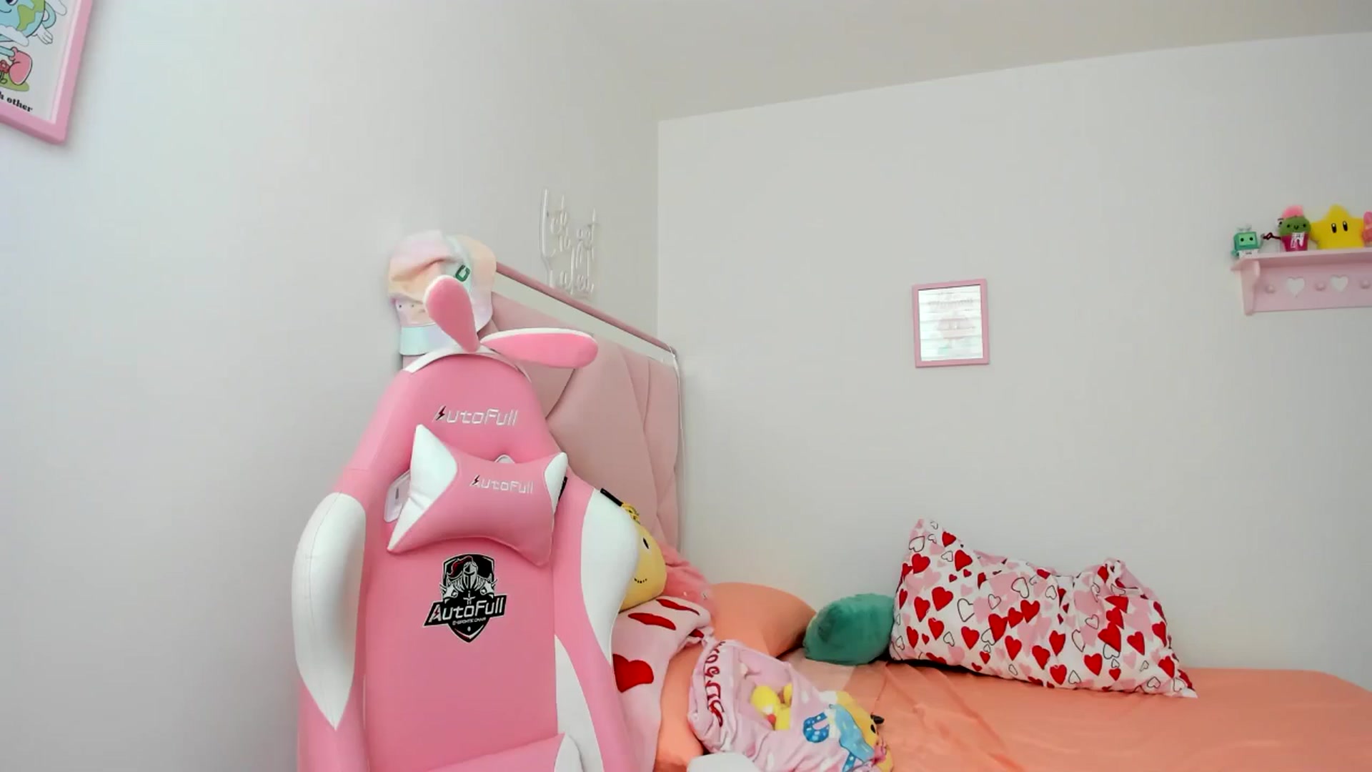 Gallery image thumbnail from Cherrycute666's myfreecams stream on, 07/27/2024, 24:01 image 1 of 20