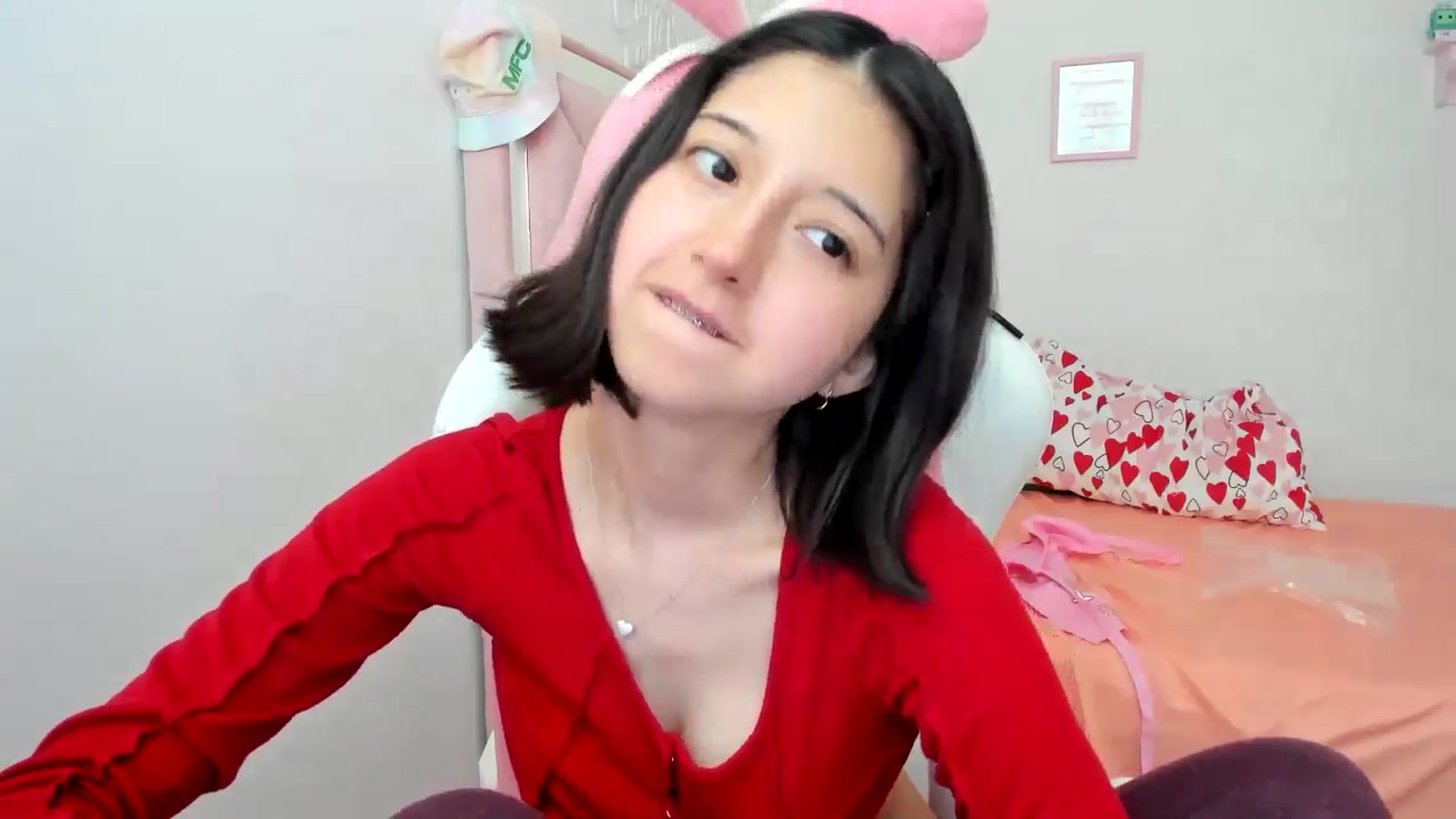 Gallery image thumbnail from Cherrycute666's myfreecams stream on, 07/27/2024, 24:01 image 17 of 20