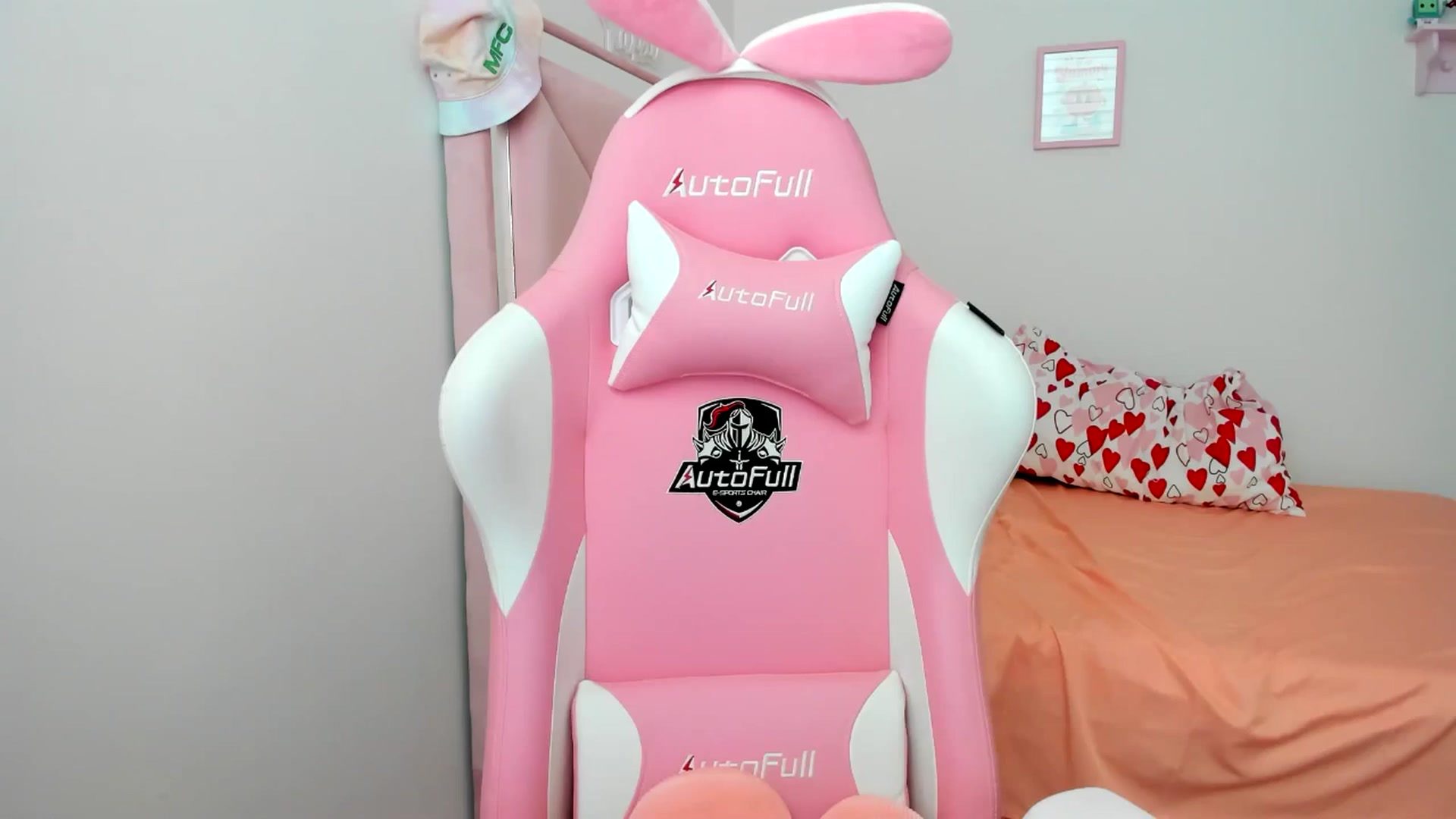 Gallery image thumbnail from Cherrycute666's myfreecams stream on, 07/27/2024, 24:01 image 7 of 20