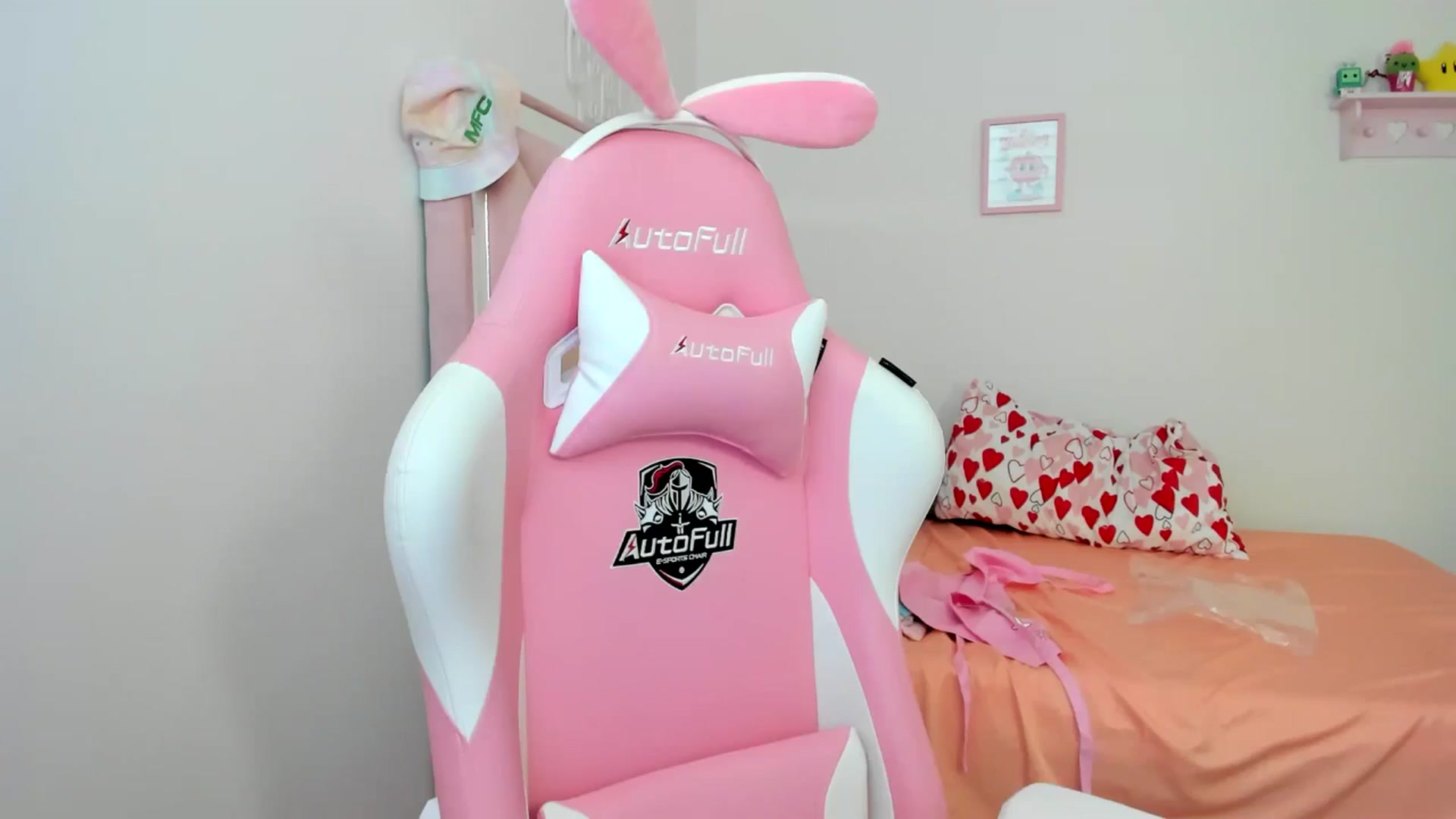 Gallery image thumbnail from Cherrycute666's myfreecams stream on, 07/27/2024, 24:15 image 8 of 20