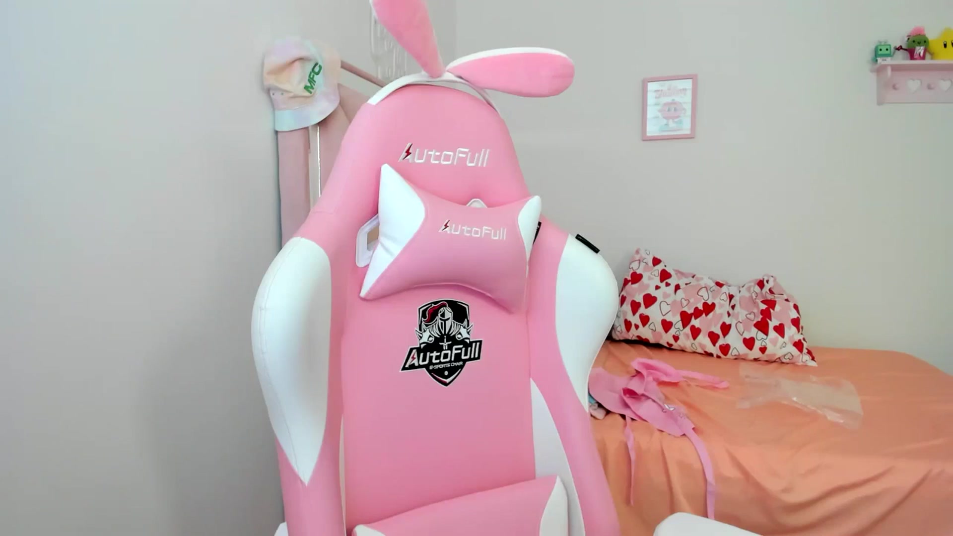 Gallery image thumbnail from Cherrycute666's myfreecams stream on, 07/27/2024, 24:15 image 7 of 20