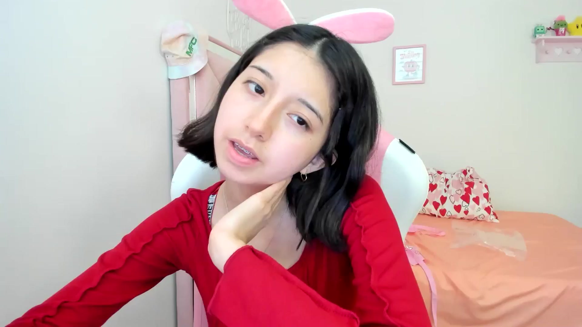 Gallery image thumbnail from Cherrycute666's myfreecams stream on, 07/27/2024, 24:15 image 15 of 20