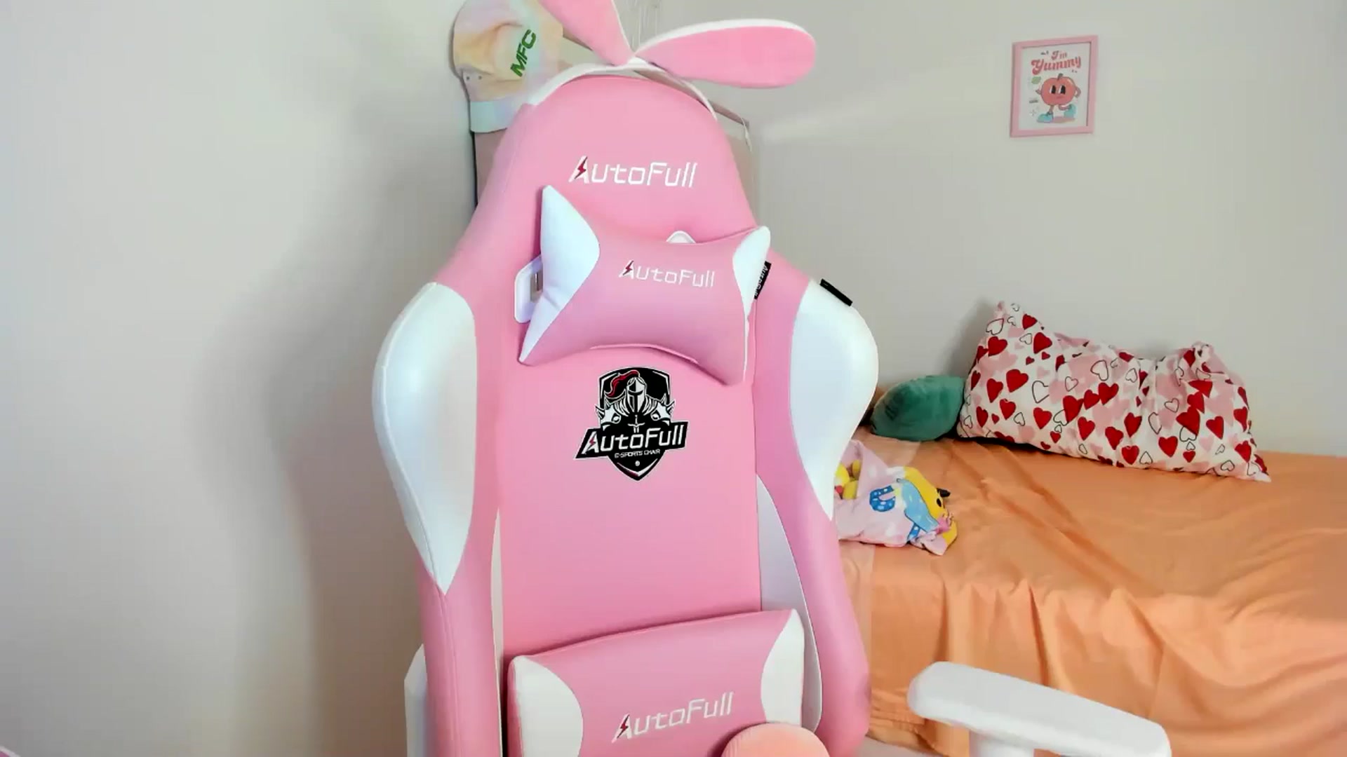 Gallery image thumbnail from Cherrycute666's myfreecams stream on, 07/27/2024, 01:06 image 18 of 20