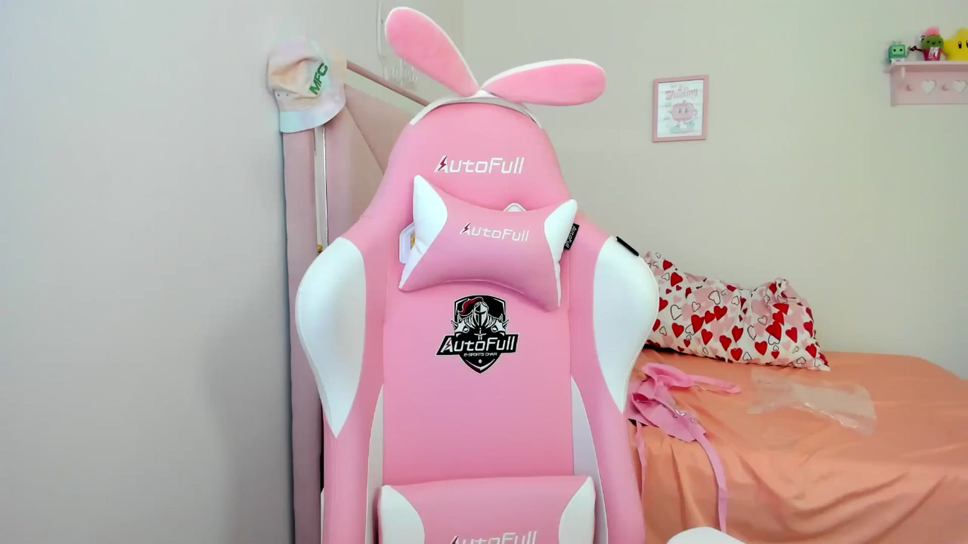 Gallery image thumbnail from Cherrycute666's myfreecams stream on, 07/27/2024, 01:06 image 4 of 20
