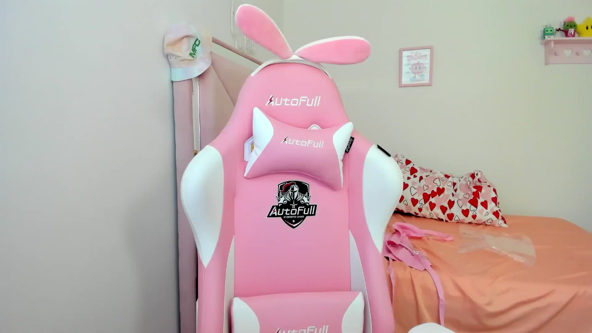 Gallery image thumbnail from Cherrycute666's myfreecams stream on, 07/27/2024, 01:06 image 3 of 20