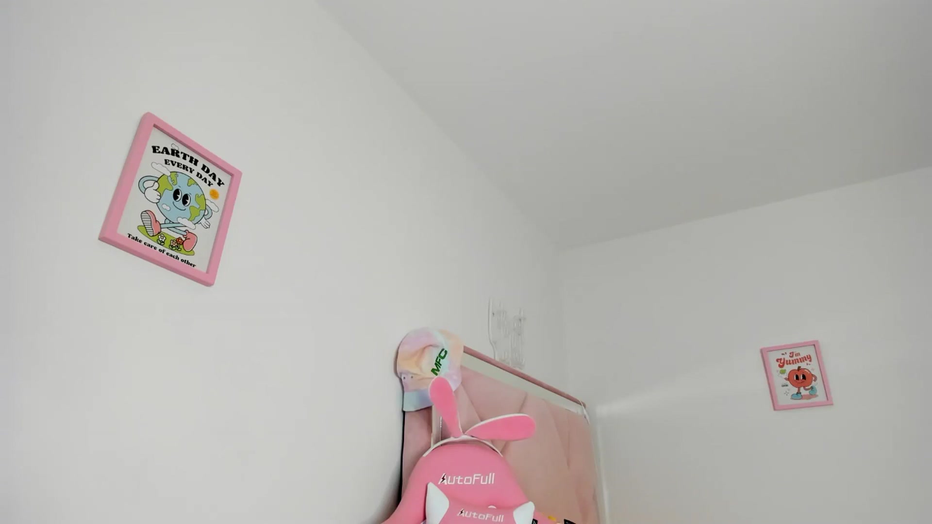 Gallery image thumbnail from Cherrycute666's myfreecams stream on, 07/27/2024, 04:22 image 19 of 20