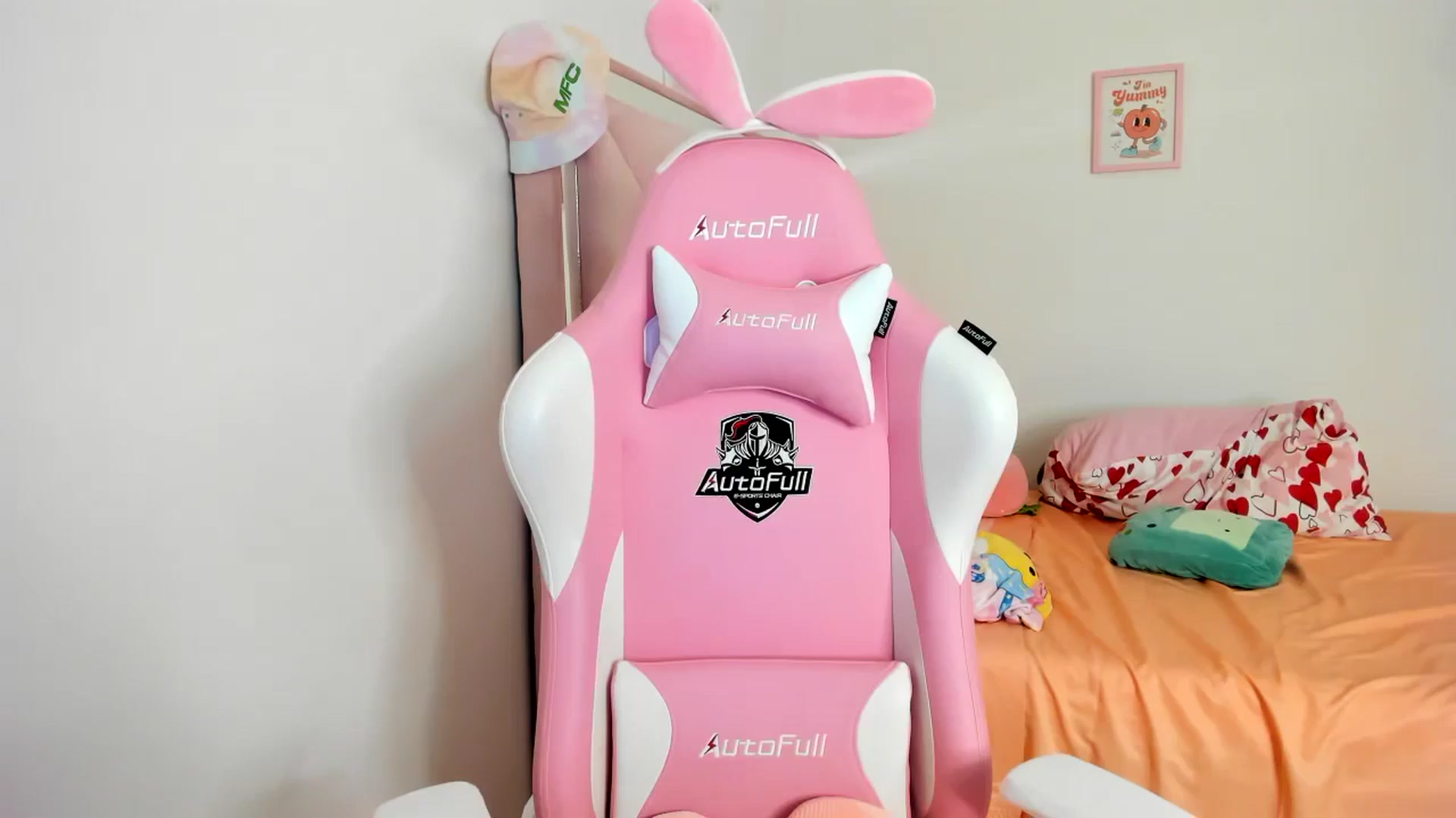 Gallery image thumbnail from Cherrycute666's myfreecams stream on, 07/27/2024, 07:31 image 15 of 20