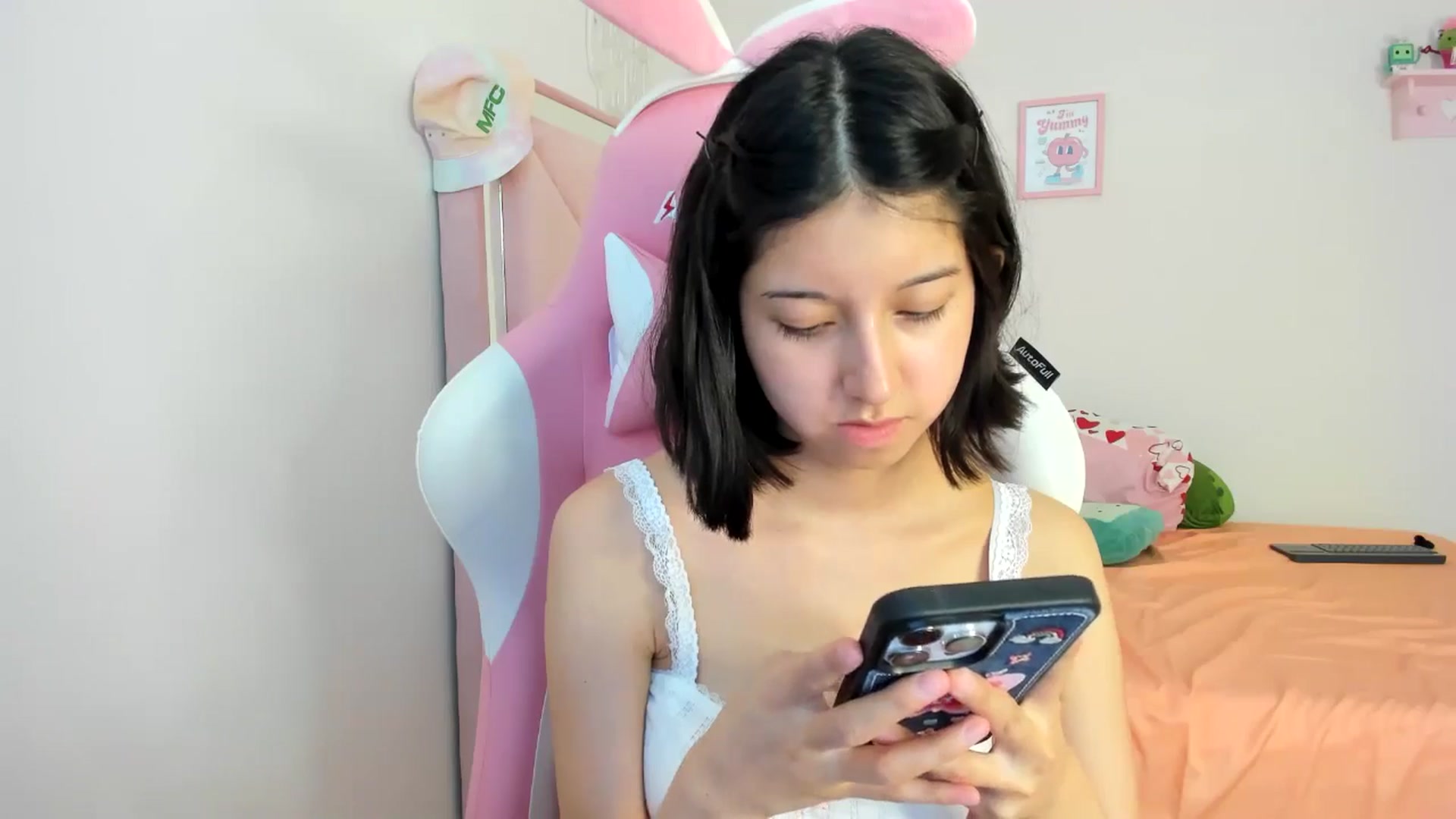 Gallery image thumbnail from Cherrycute666's myfreecams stream on, 07/28/2024, 24:18 image 16 of 20