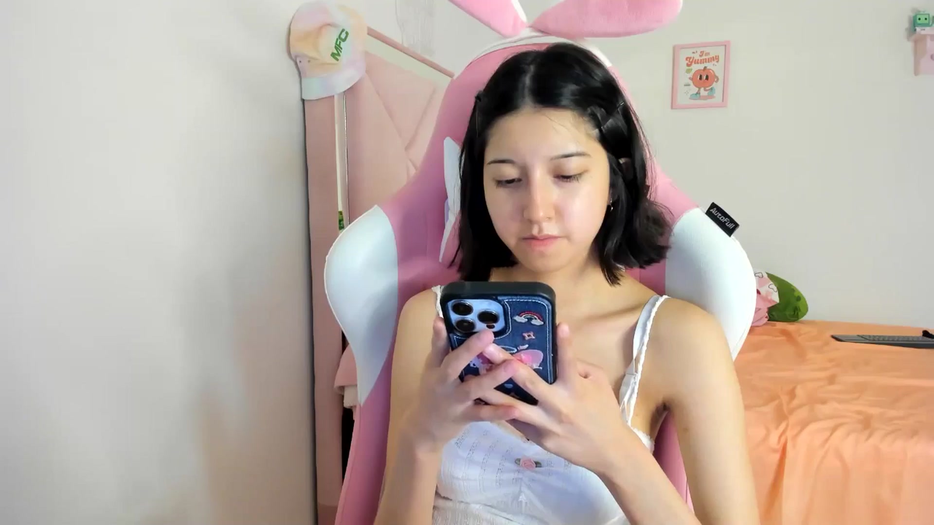 Gallery image thumbnail from Cherrycute666's myfreecams stream on, 07/28/2024, 03:08 image 17 of 20