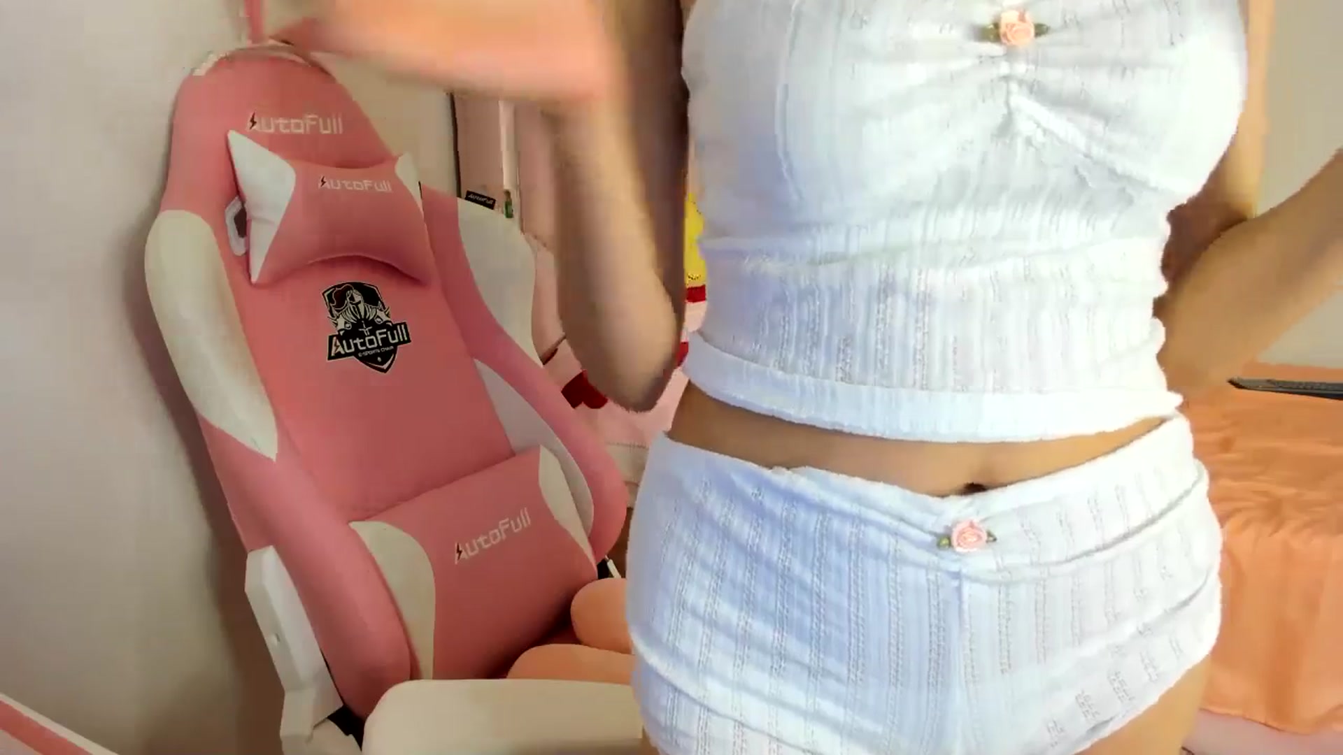 Gallery image thumbnail from Cherrycute666's myfreecams stream on, 07/28/2024, 04:04 image 6 of 20