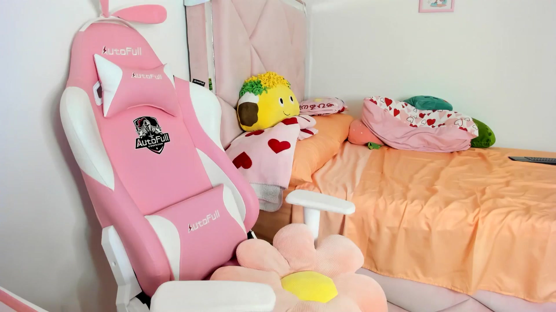Gallery image thumbnail from Cherrycute666's myfreecams stream on, 07/28/2024, 04:04 image 8 of 20
