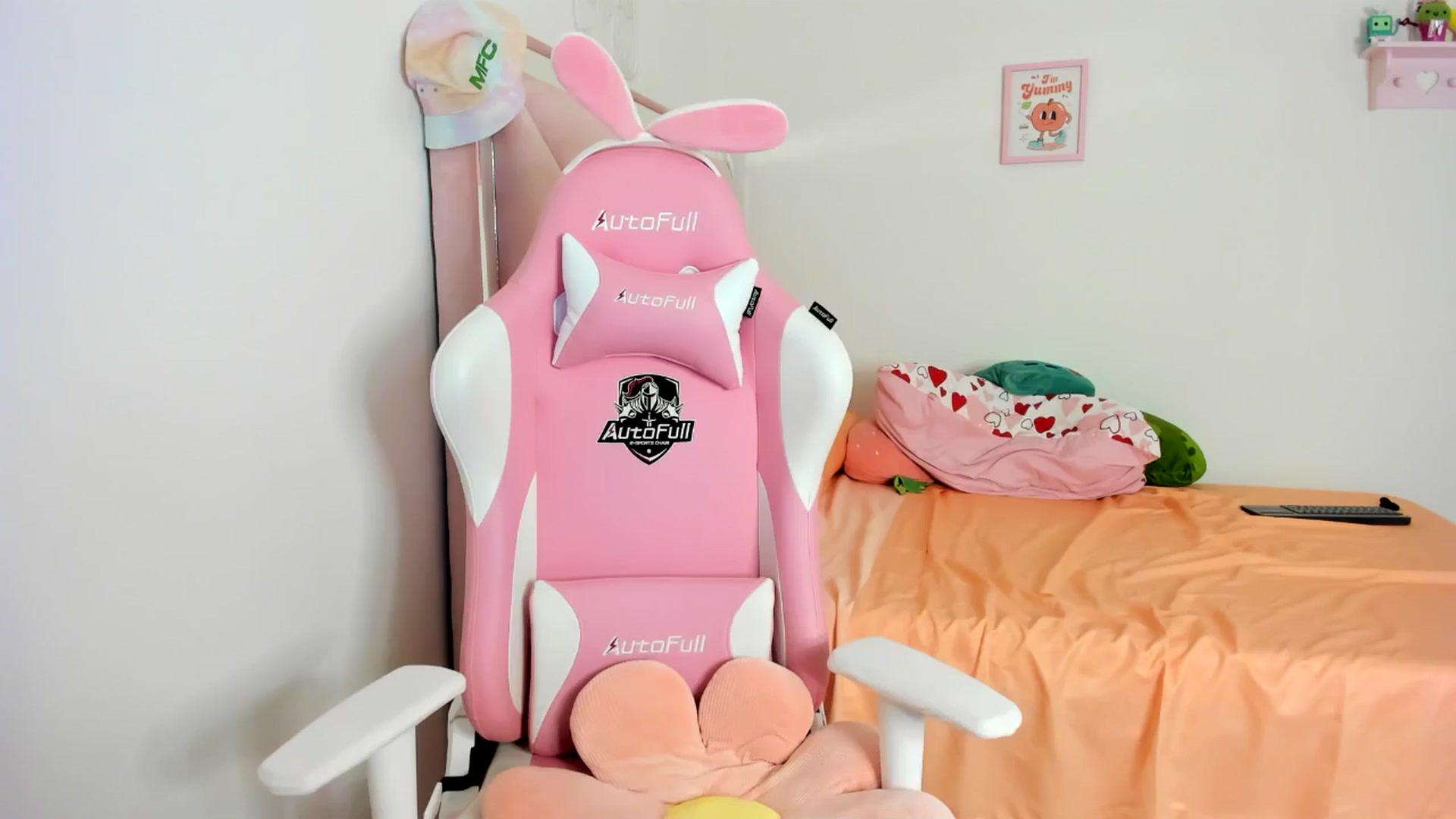 Gallery image thumbnail from Cherrycute666's myfreecams stream on, 07/28/2024, 05:14 image 15 of 20