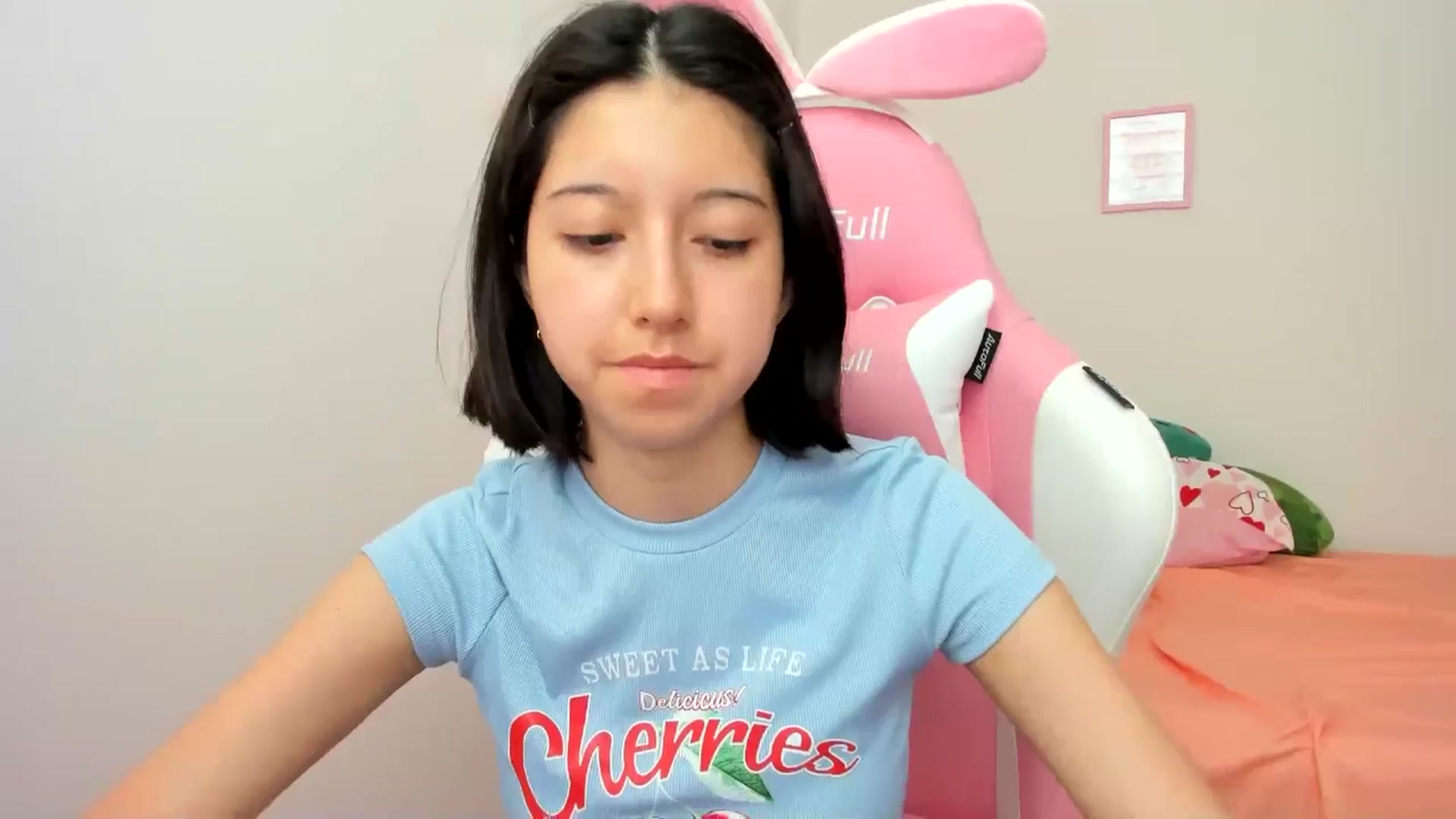 Gallery image thumbnail from Cherrycute666's myfreecams stream on, 07/28/2024, 22:44 image 7 of 20