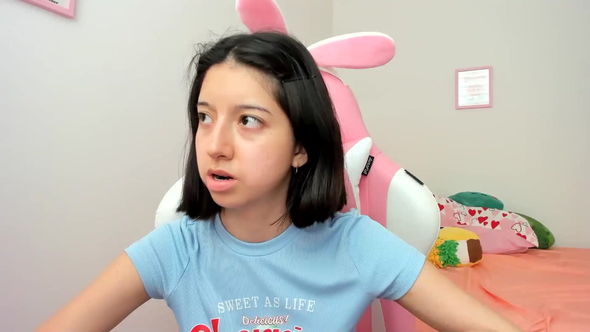 Gallery image thumbnail from Cherrycute666's myfreecams stream on, 07/28/2024, 22:44 image 9 of 20