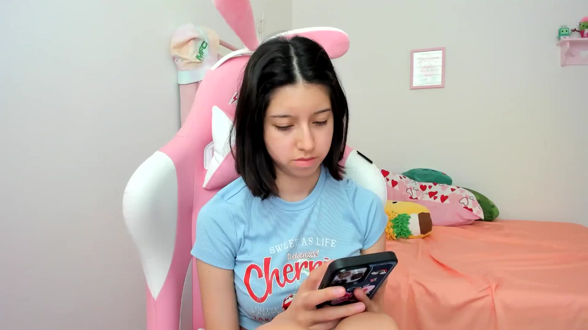 Gallery image thumbnail from Cherrycute666's myfreecams stream on, 07/28/2024, 22:44 image 4 of 20