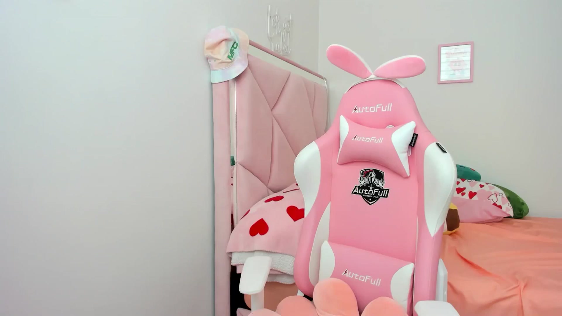 Gallery image thumbnail from Cherrycute666's myfreecams stream on, 07/28/2024, 22:44 image 6 of 20