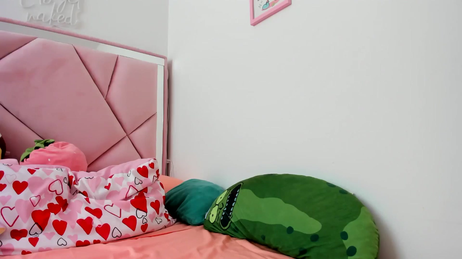 Gallery image thumbnail from Cherrycute666's myfreecams stream on, 07/30/2024, 20:44 image 13 of 20
