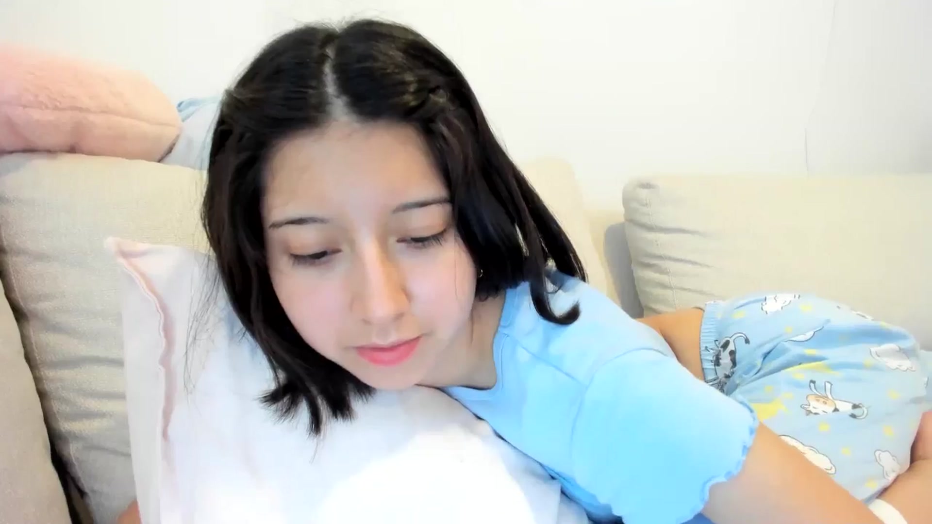 Gallery image thumbnail from Cherrycute666's myfreecams stream on, 07/31/2024, 24:47 image 14 of 20