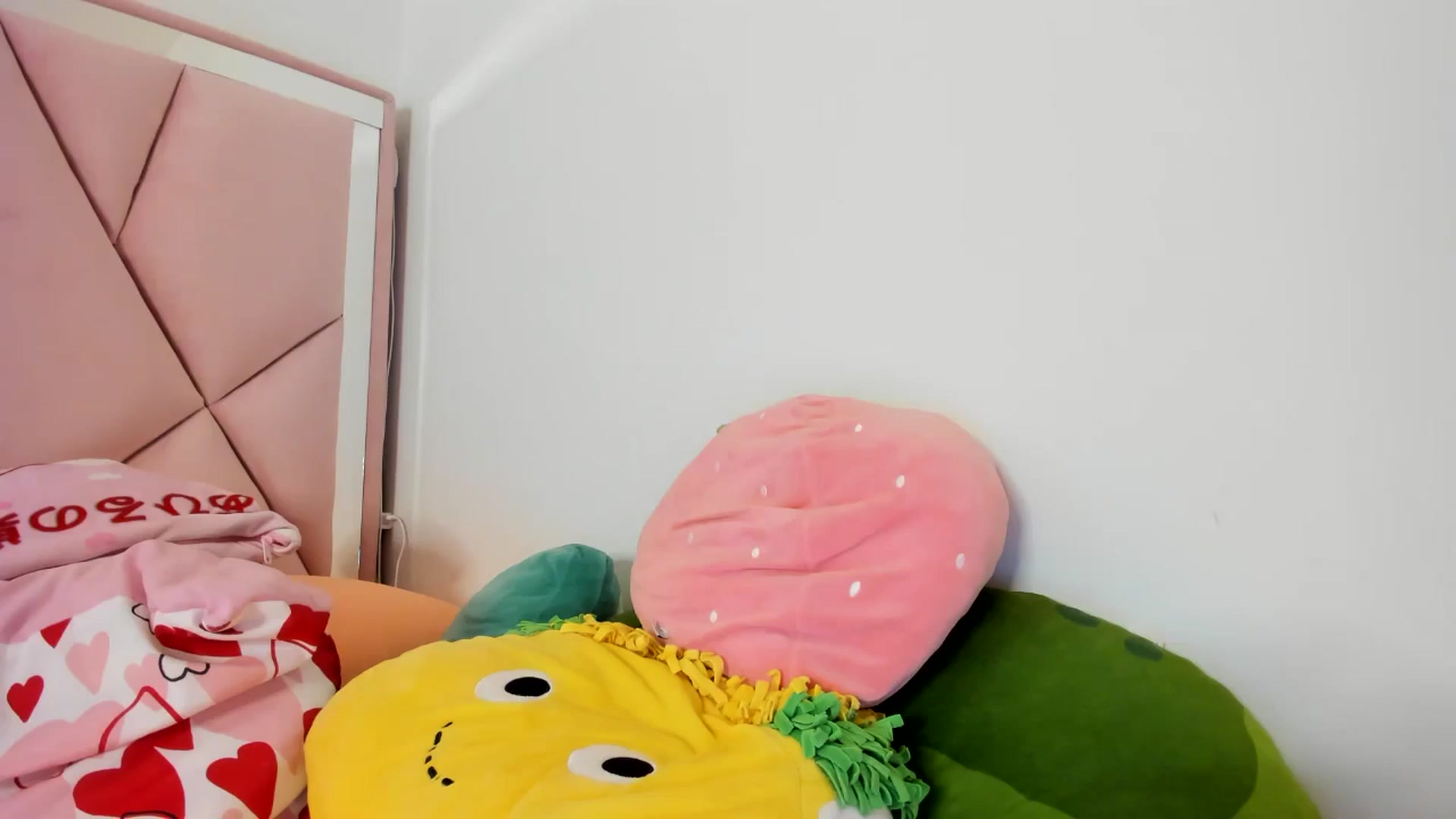 Gallery image thumbnail from Cherrycute666's myfreecams stream on, 08/01/2024, 06:19 image 14 of 20