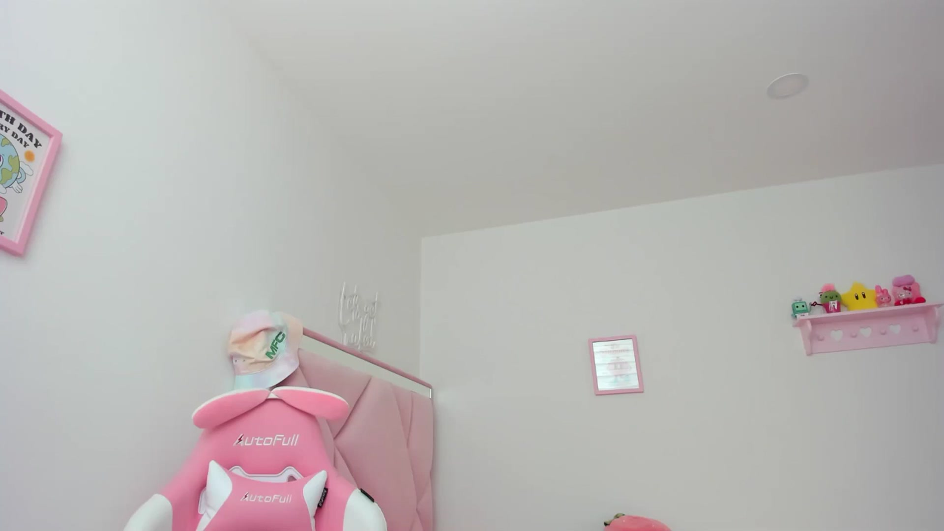 Gallery image thumbnail from Cherrycute666's myfreecams stream on, 08/01/2024, 22:45 image 1 of 20