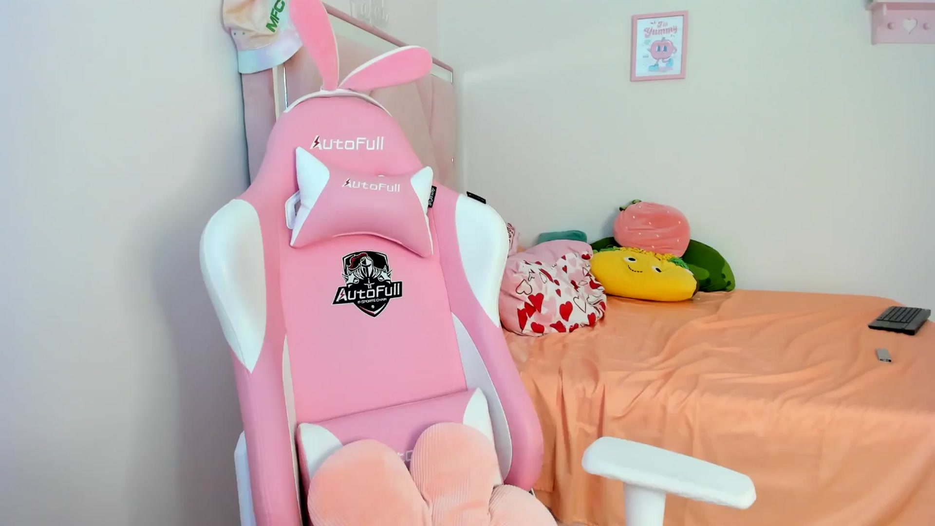 Gallery image thumbnail from Cherrycute666's myfreecams stream on, 08/01/2024, 22:45 image 17 of 20