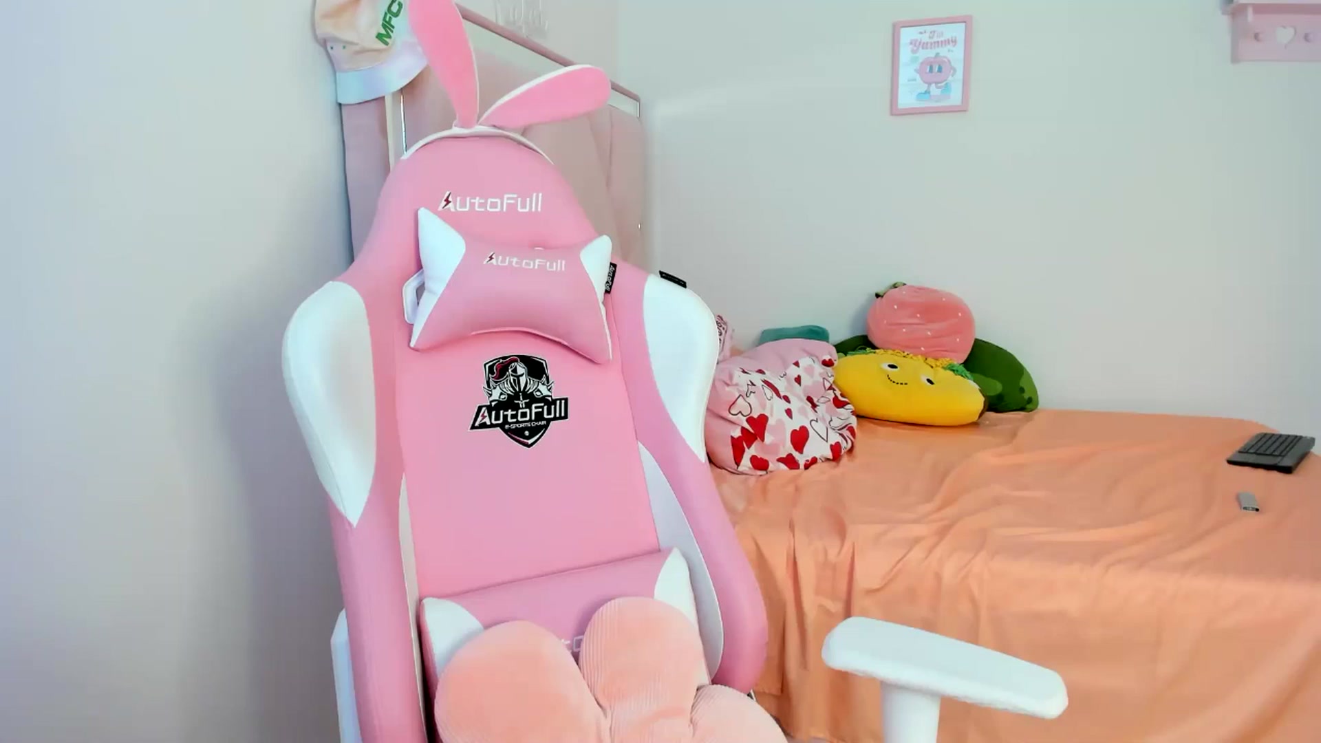Gallery image thumbnail from Cherrycute666's myfreecams stream on, 08/01/2024, 22:45 image 18 of 20
