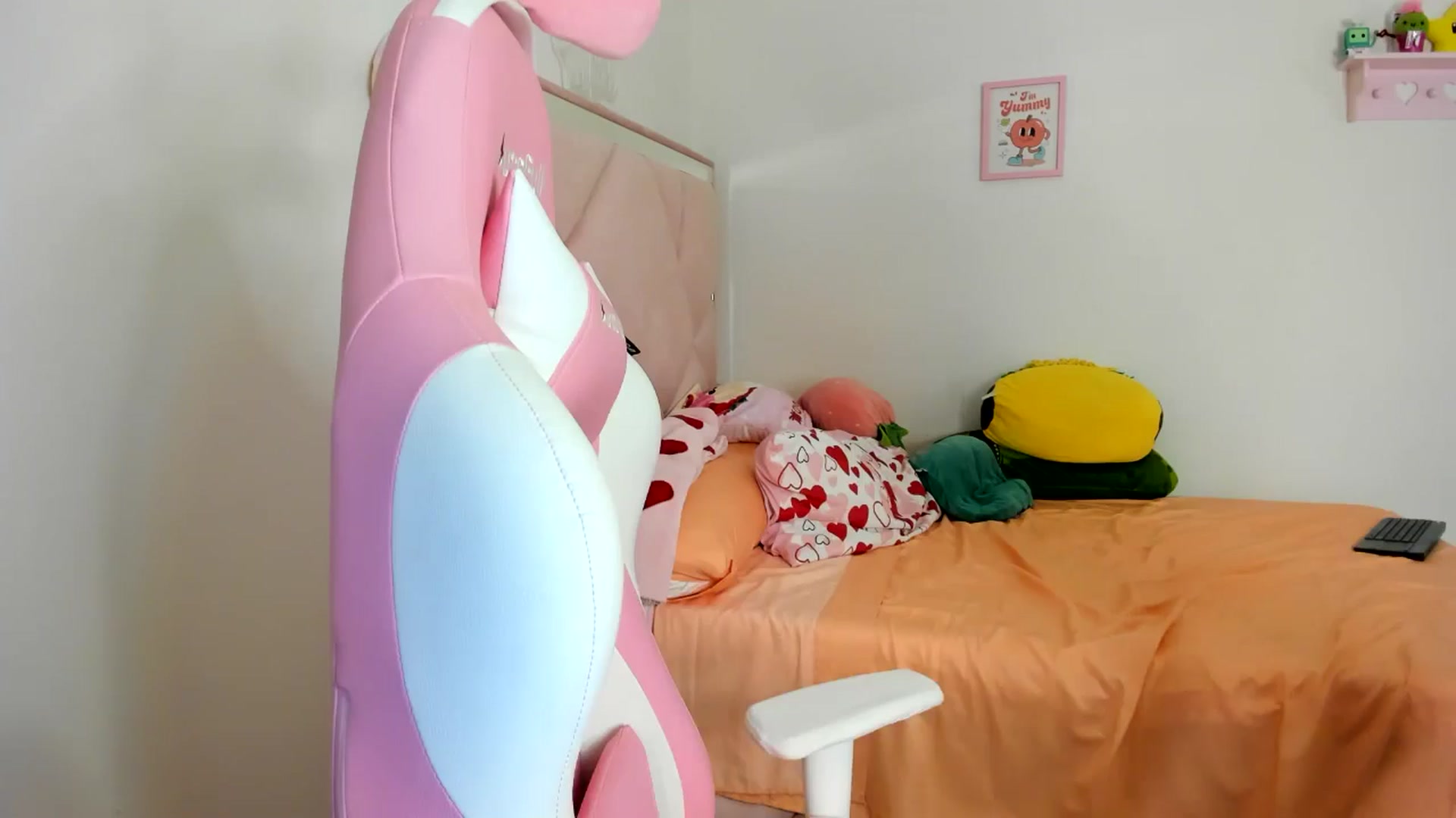 Gallery image thumbnail from Cherrycute666's myfreecams stream on, 08/02/2024, 08:04 image 16 of 20