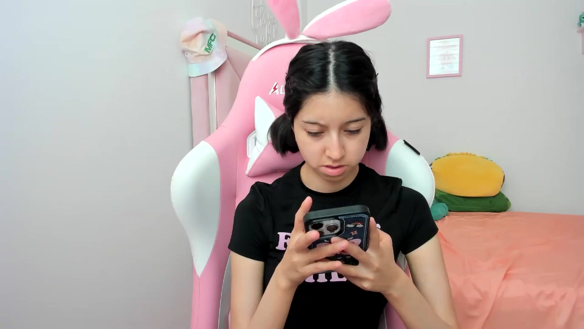 Gallery image thumbnail from Cherrycute666's myfreecams stream on, 08/02/2024, 20:09 image 5 of 20